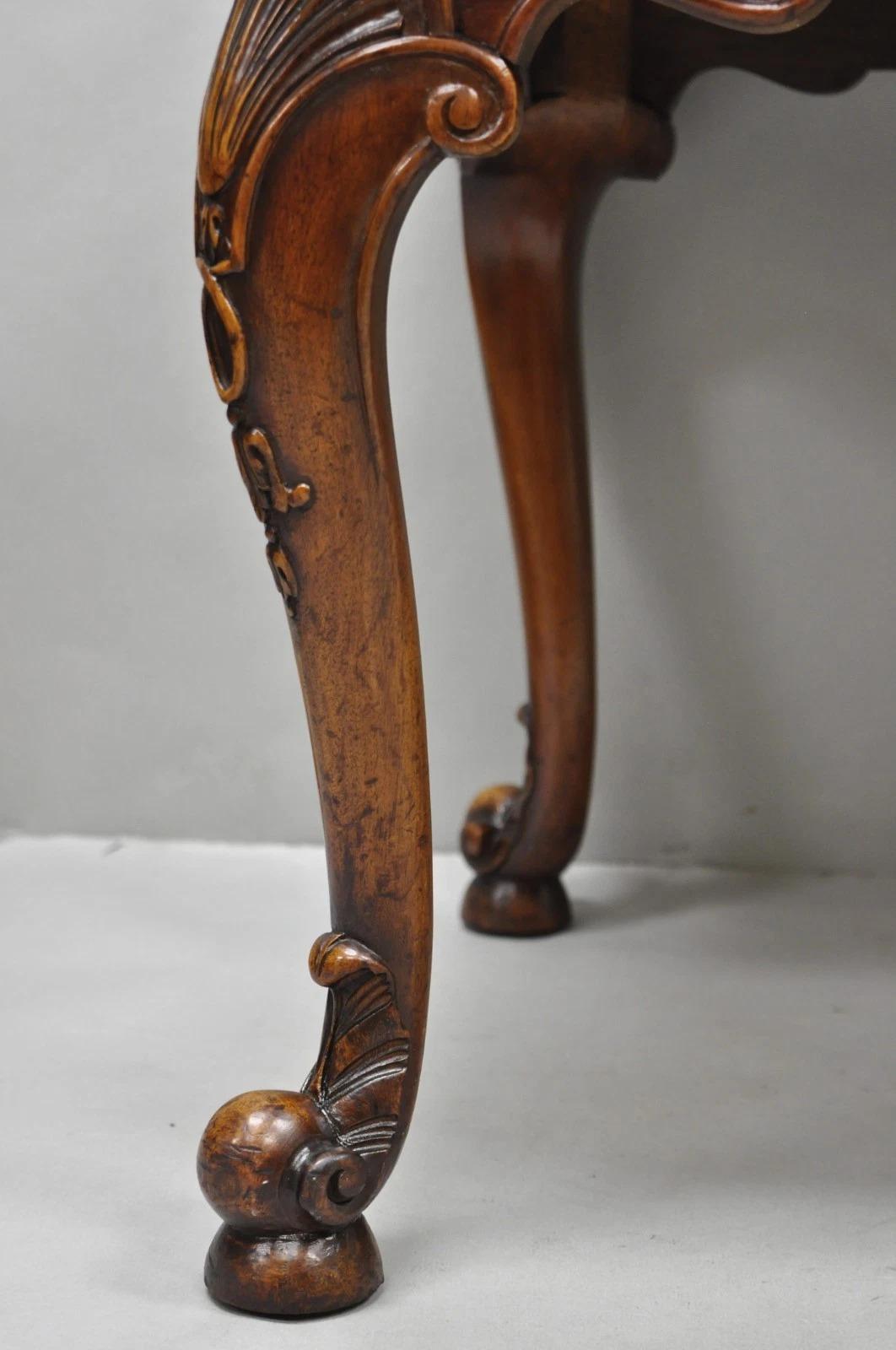 Antique English Georgian Style Burl Walnut Shell Carved Scalloped Coffee Table en vente 7