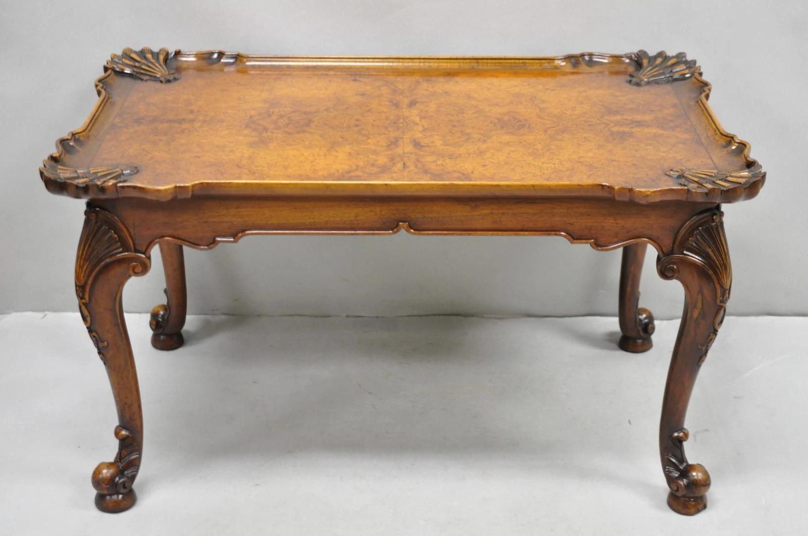 Antique English Georgian Style Burl Walnut Shell Carved Scalloped Coffee Table en vente 8