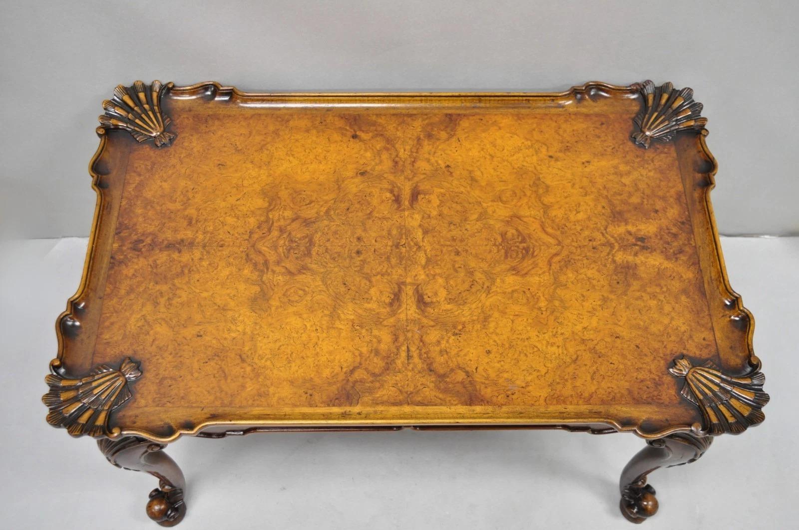 Veuillez nous envoyer un message avec votre code postal pour demander un devis plus raisonnable pour les frais d'expédition aux États-Unis.

Table basse ancienne de style géorgien anglais en ronce de noyer sculptée de coquilles et à plateau