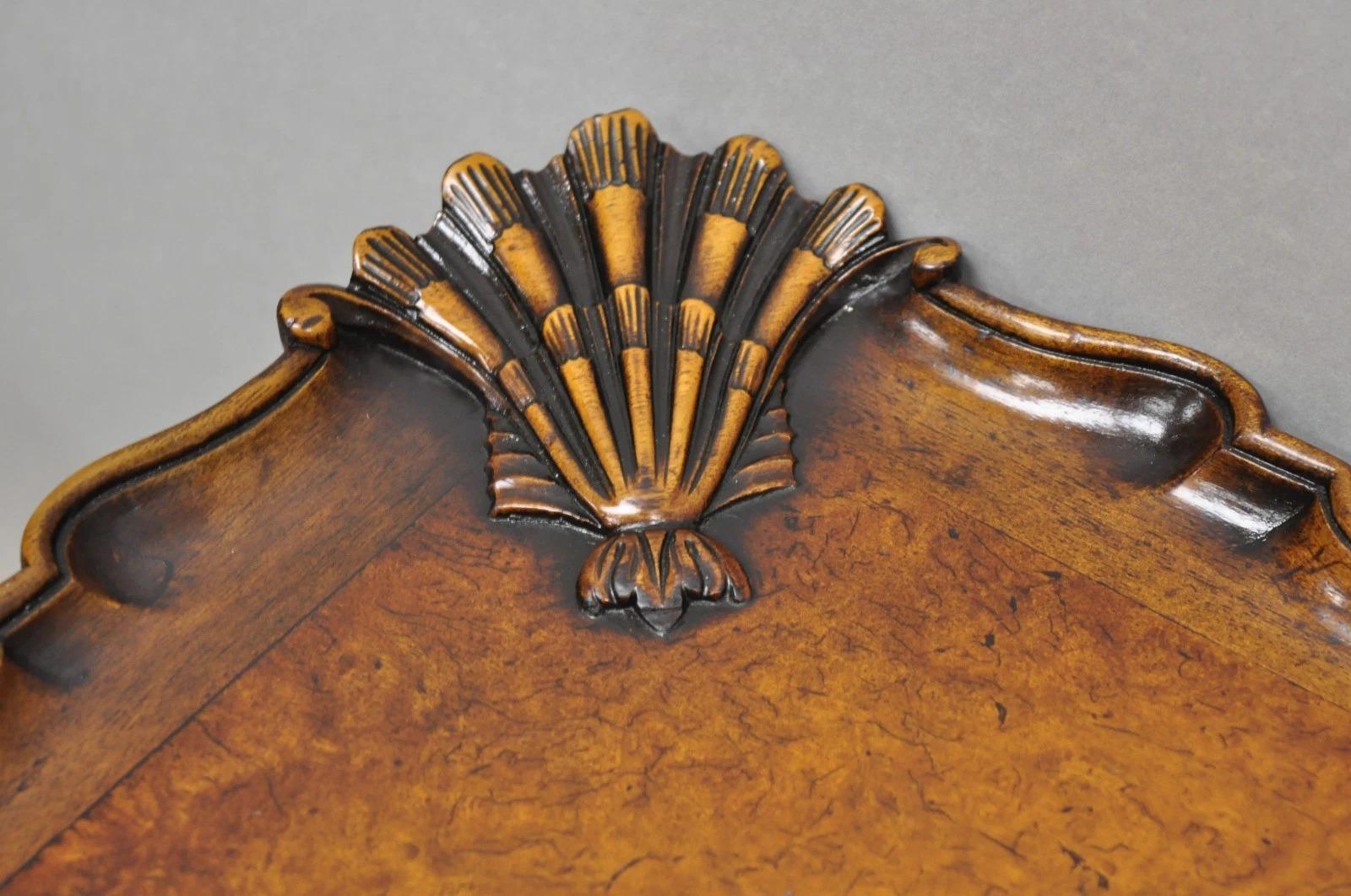Antique English Georgian Style Burl Walnut Shell Carved Scalloped Coffee Table Bon état - En vente à Philadelphia, PA