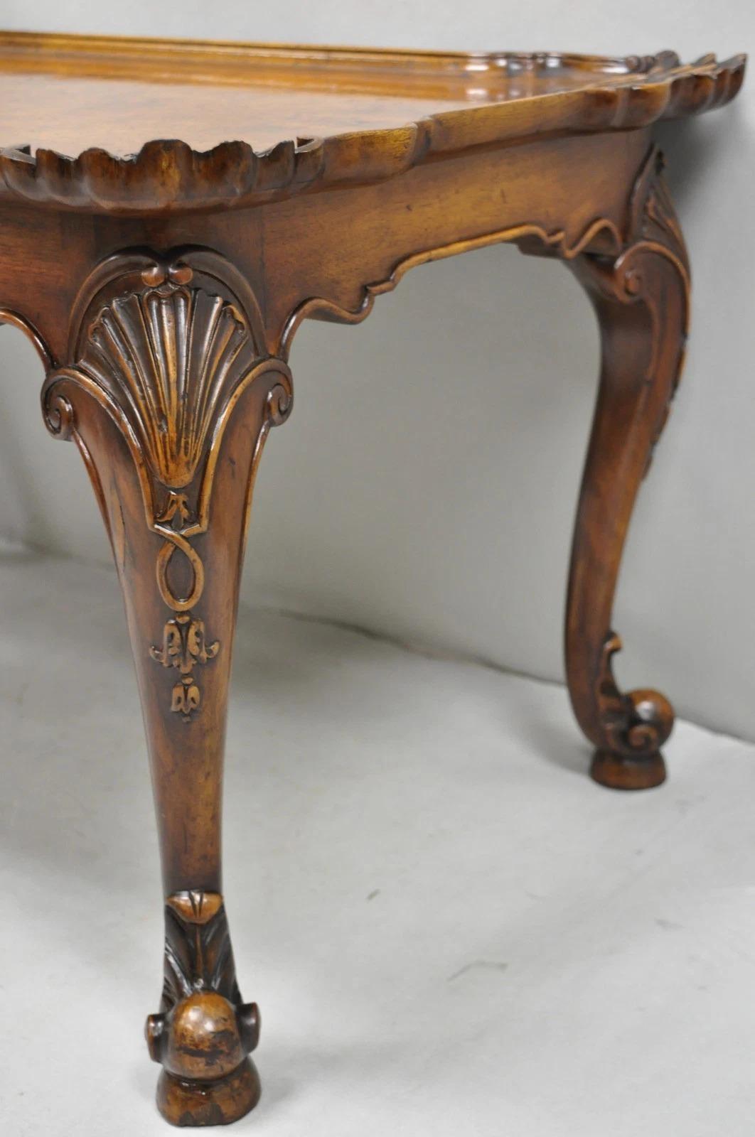 20ième siècle Antique English Georgian Style Burl Walnut Shell Carved Scalloped Coffee Table en vente