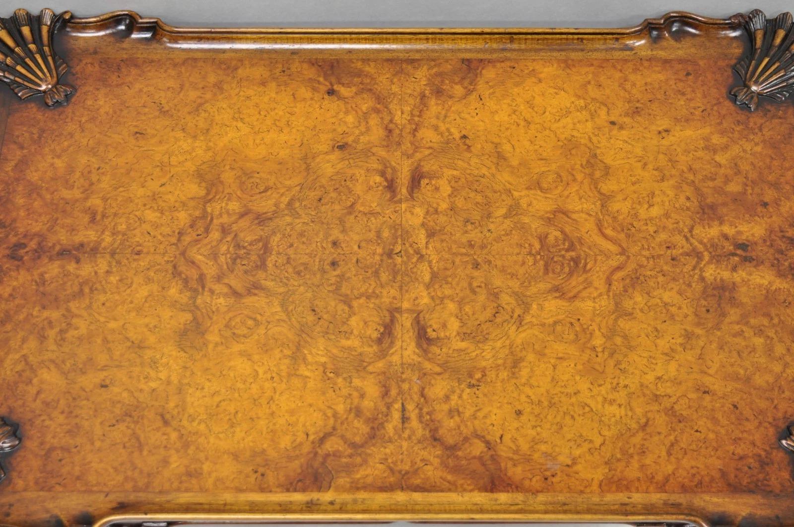 Noyer Antique English Georgian Style Burl Walnut Shell Carved Scalloped Coffee Table en vente