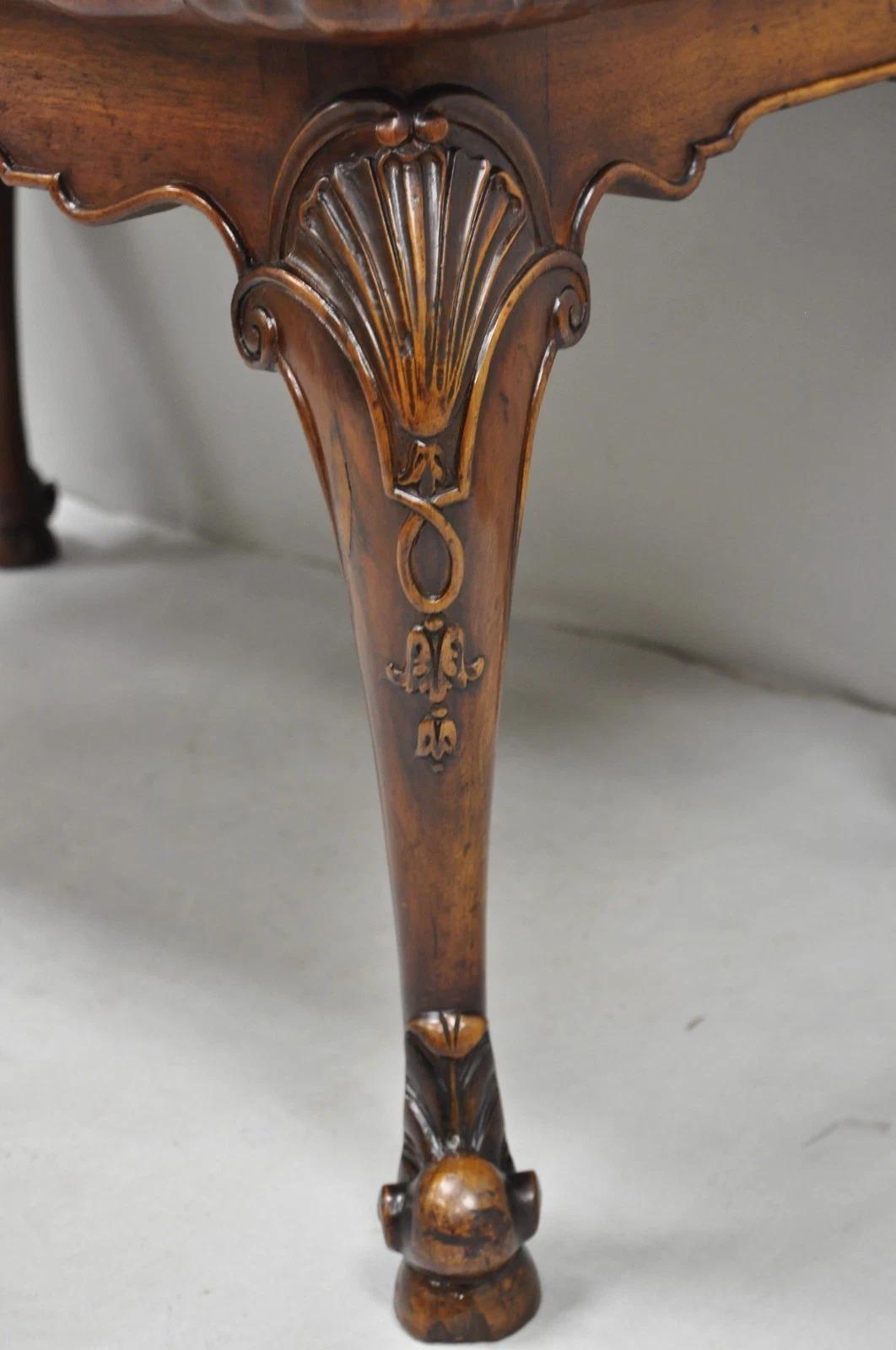 Antique English Georgian Style Burl Walnut Shell Carved Scalloped Coffee Table en vente 2