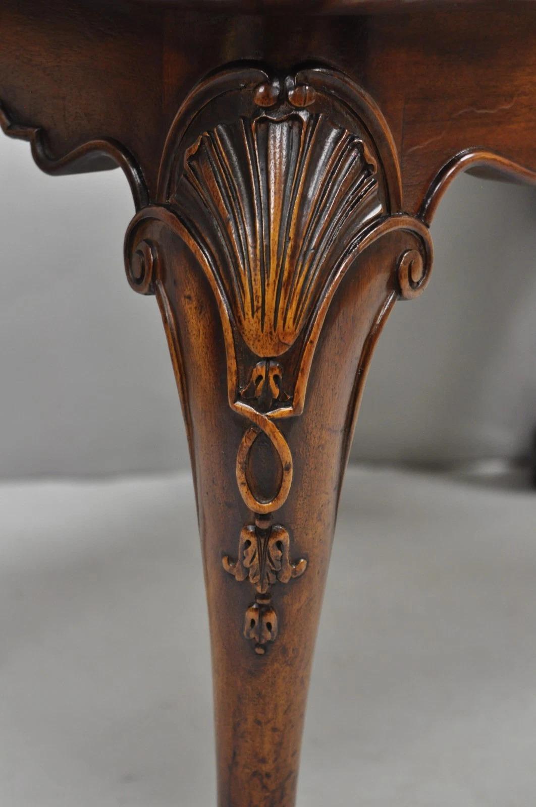 Antique English Georgian Style Burl Walnut Shell Carved Scalloped Coffee Table en vente 3