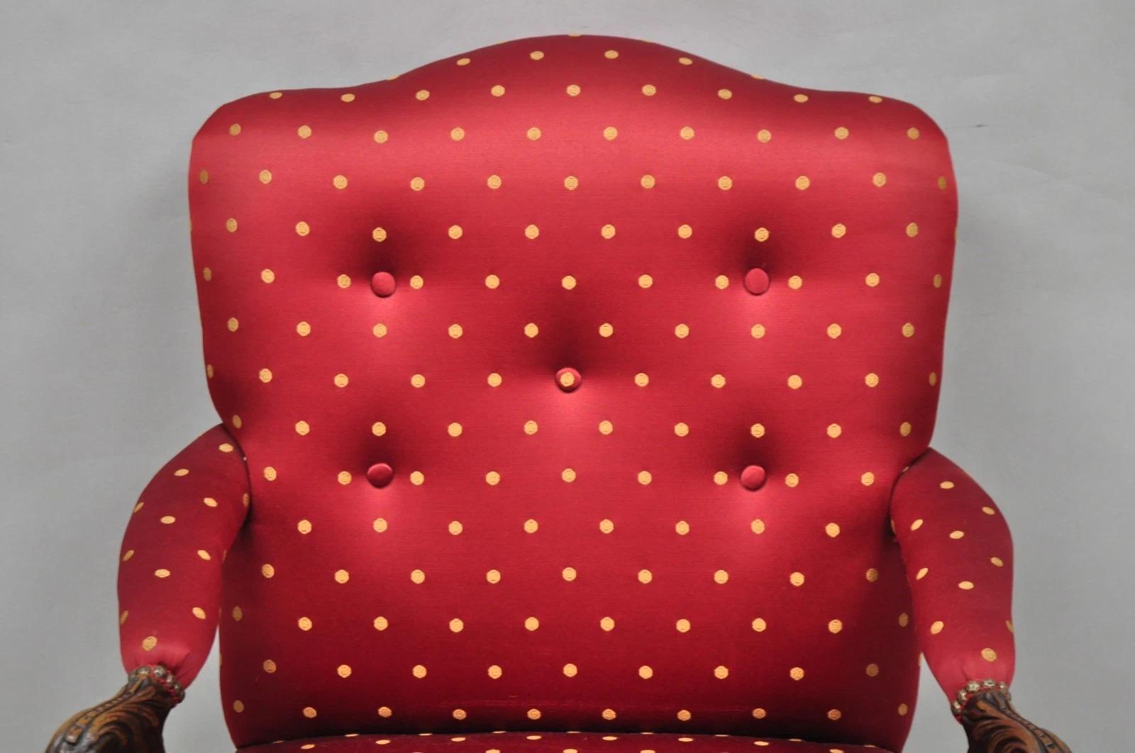 Georgien Ancien fauteuil de salon de bibliothèque en acajou rouge sculpté de style géorgien anglais en vente