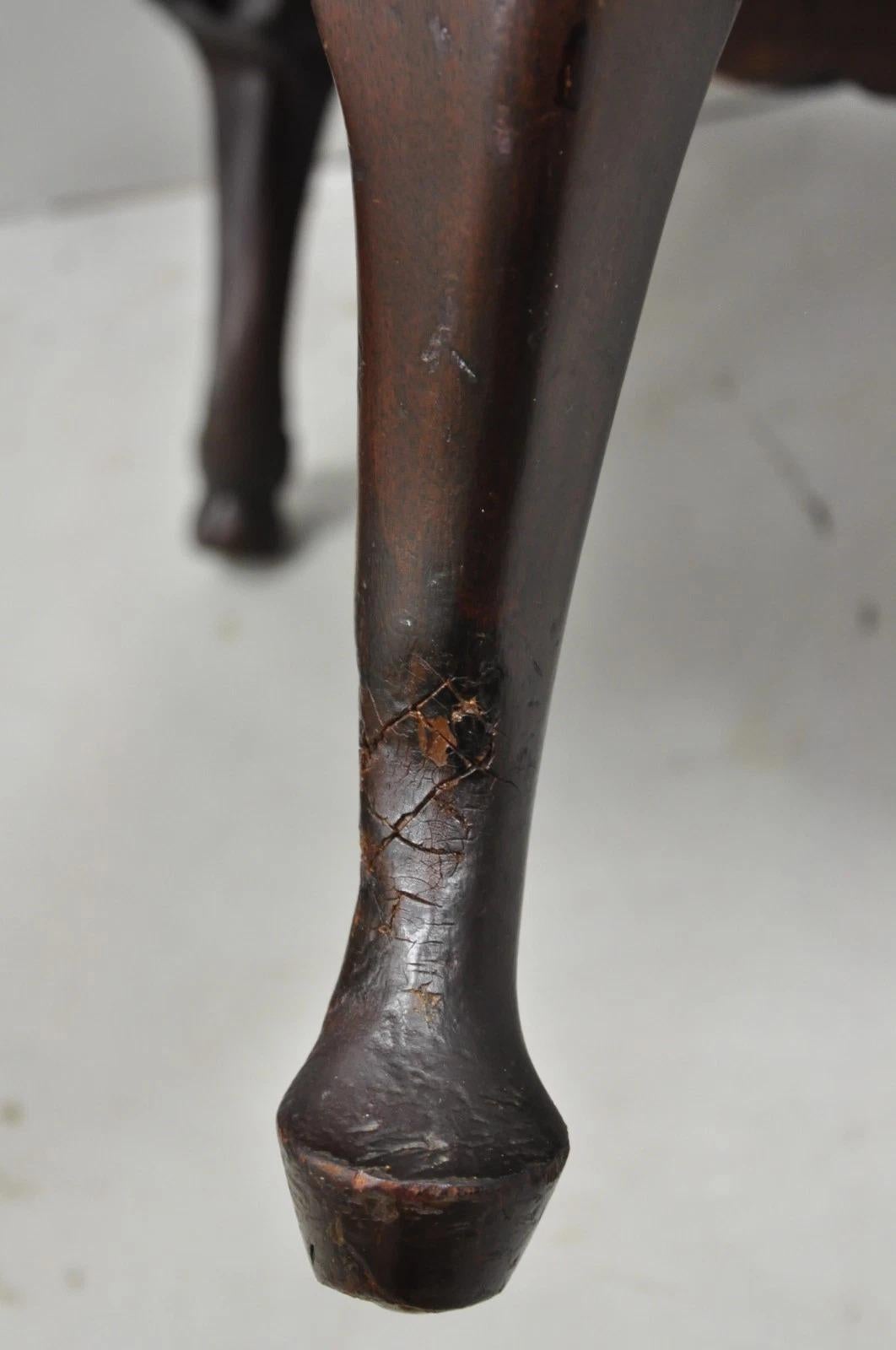 Ancien fauteuil de salon de bibliothèque en acajou rouge sculpté de style géorgien anglais en vente 3