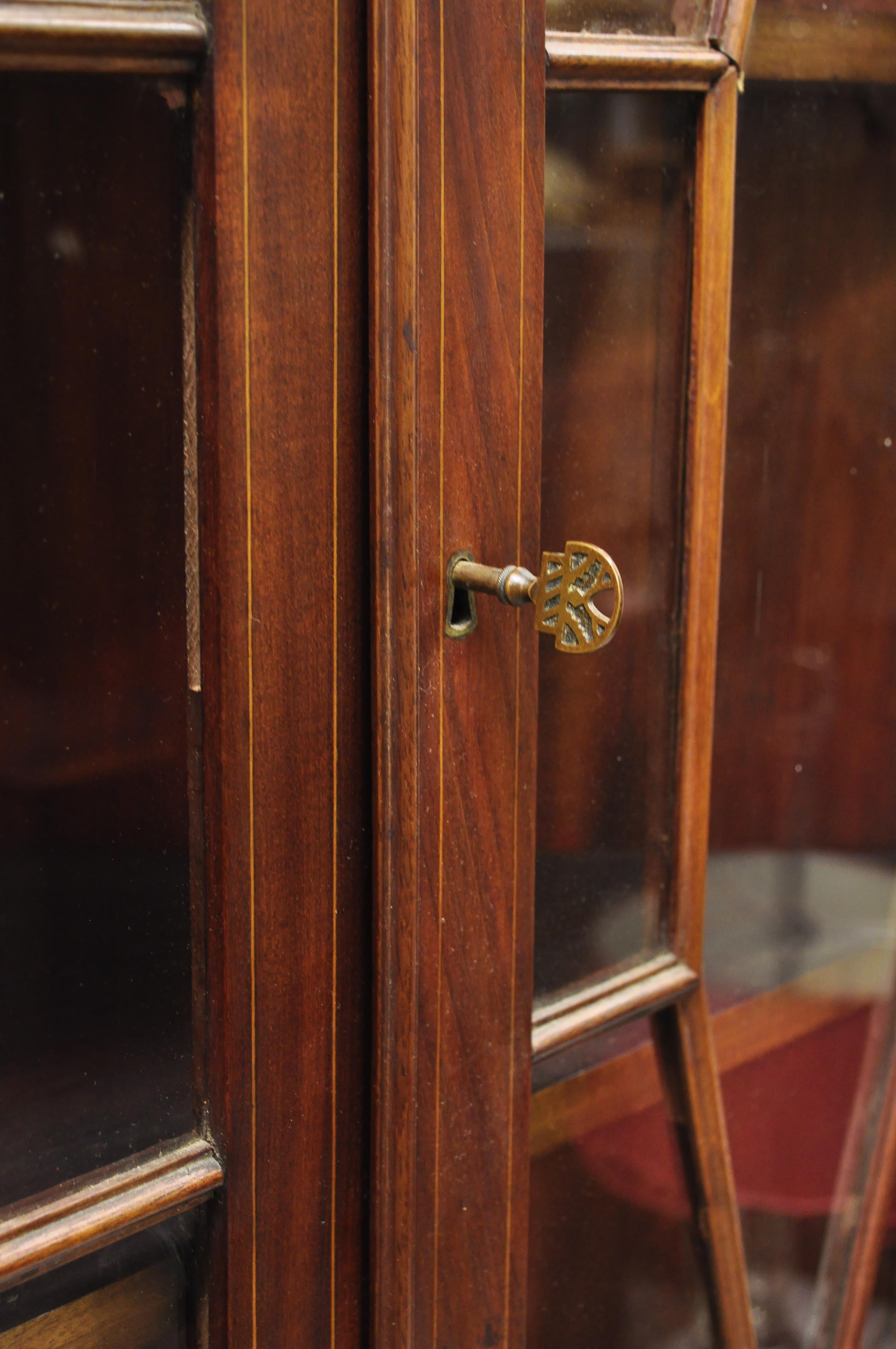 Antique English Georgian Style Mahogany Corner China Cabinet Display Case Curio For Sale 4