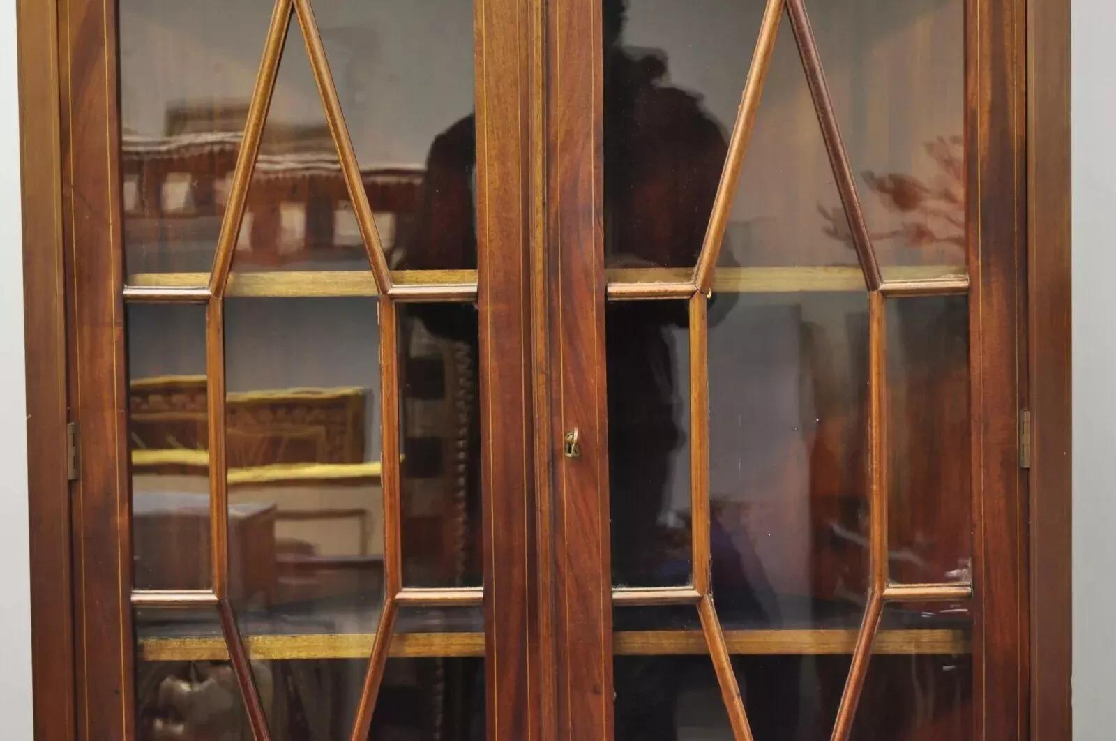 Antique English Georgian Style Mahogany Corner China Cabinet Display Case Curio In Good Condition For Sale In Philadelphia, PA