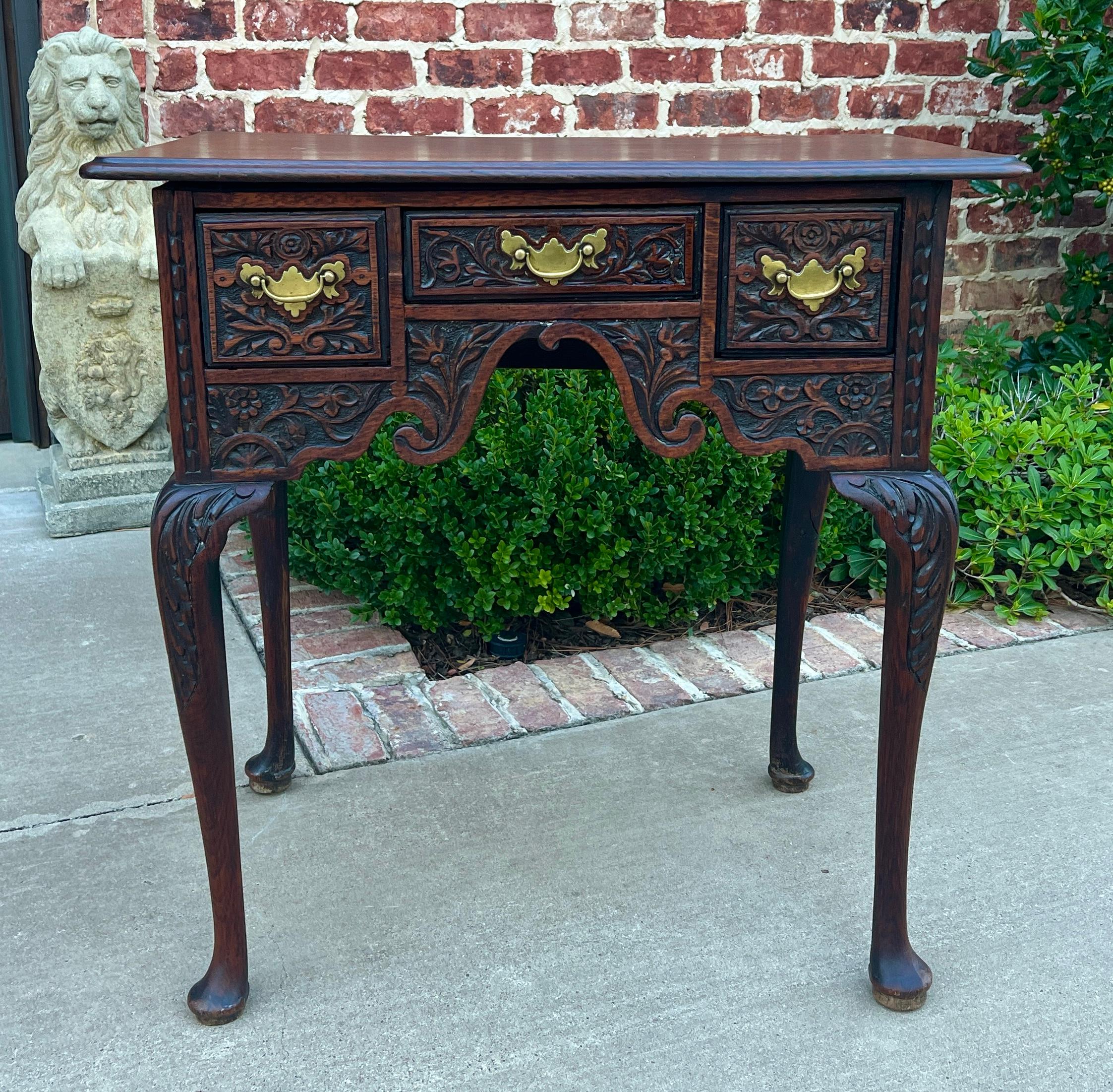 BEAUTIFUL  Antique English HIGHLY CARVED Oak Georgian Writing Desk, Table, Lowboy, or Nightstand with Drawers~~PETITE SIZE~~c. early 19th Century


So versatile~~could be used as an end table or entry hall table, nightstand or small writing