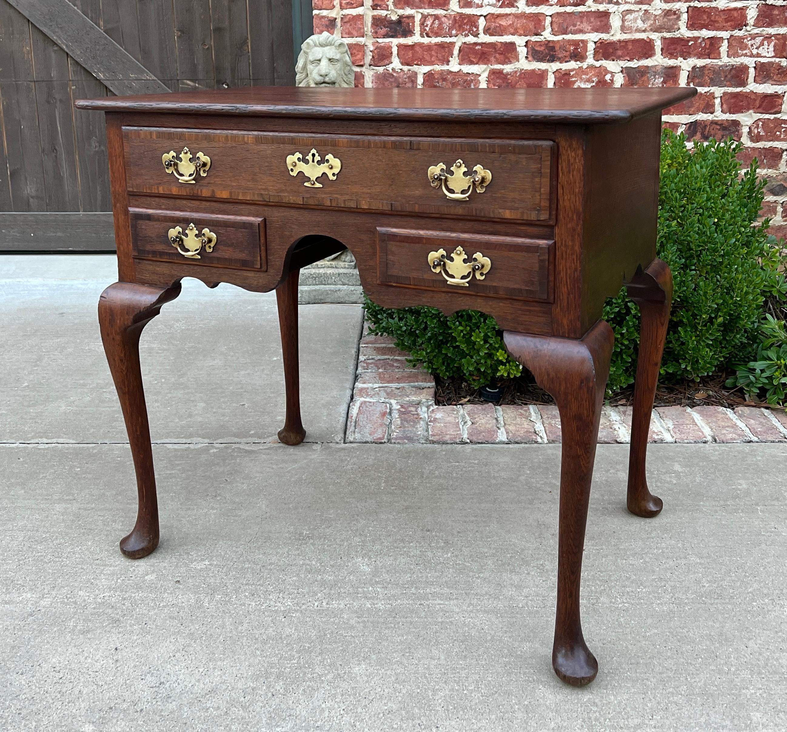 BEAUTIFUL  Antique English Tiger Oak Georgian Writing Desk, Table, Lowboy, or Nightstand with Drawers~~c. early 19th Century


So versatile~~could be used as an end table or entry hall table, nightstand or small writing desk~~drawers with original