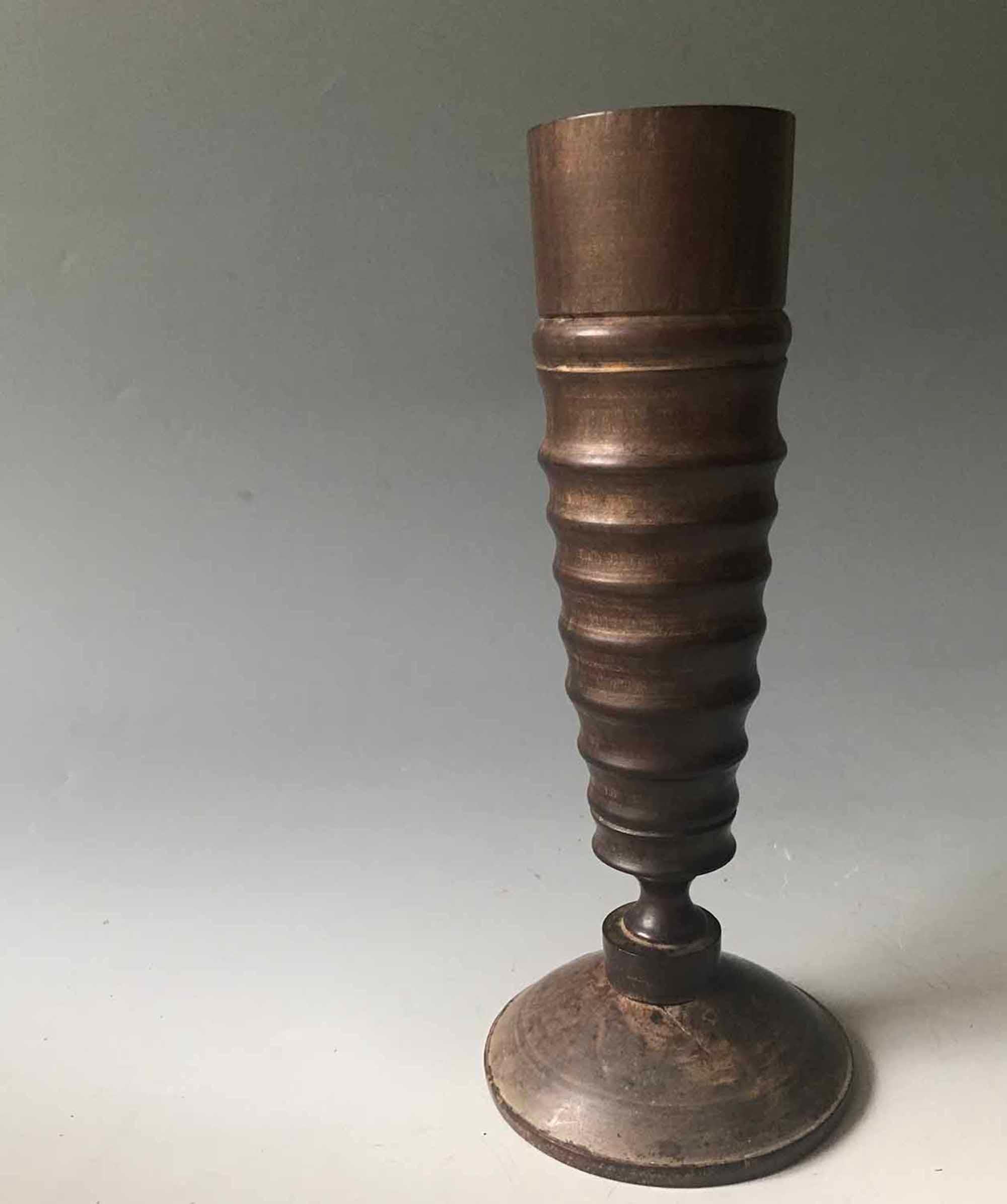 Antique English Georgian turned wood Goblet Circa 1790.

A elegant English Georgian tall turned wood goblet in Laburnum wood

Very good condition,

Measures: height 26 cm.