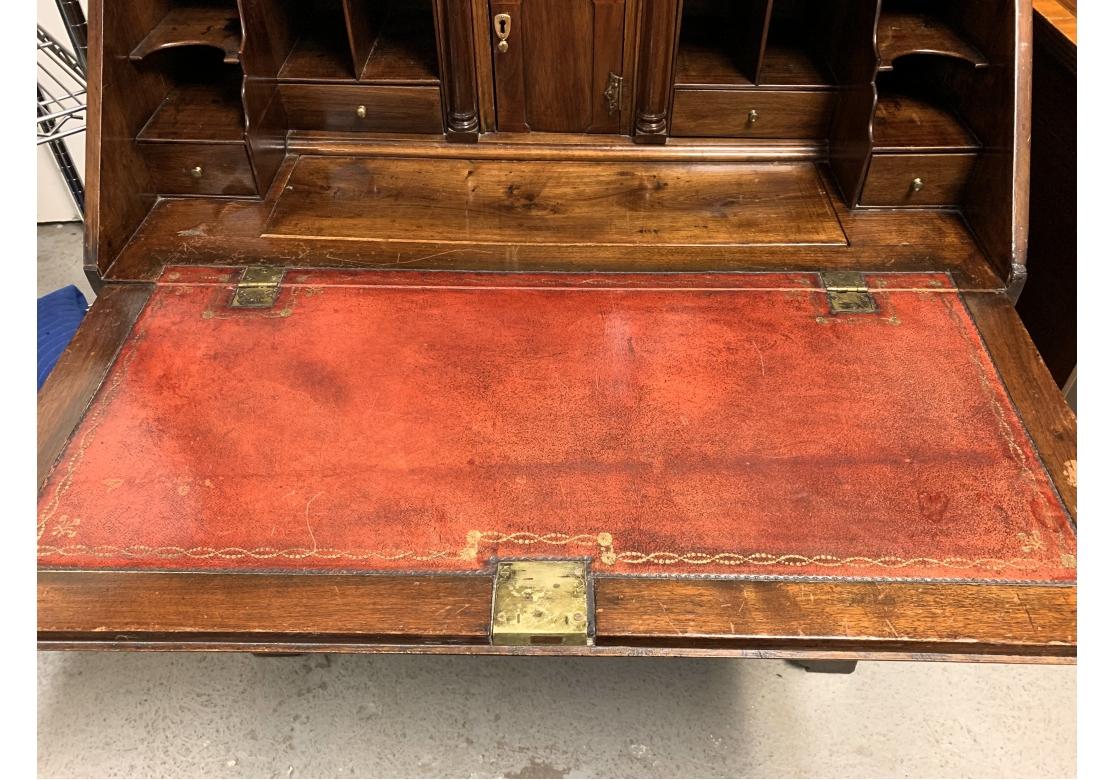 Ancien bureau secrétaire en noyer de style géorgien anglais à façade inclinée en vente 12