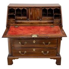 Ancien bureau secrétaire en noyer de style géorgien anglais à façade inclinée