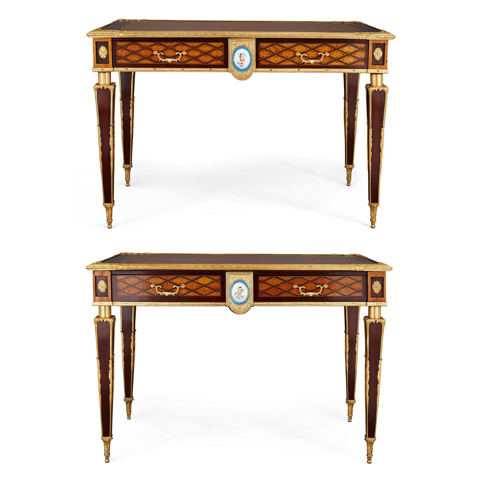 Porcelaine Bureau anglais ancien en bronze doré et marqueterie de Donald Ross en vente