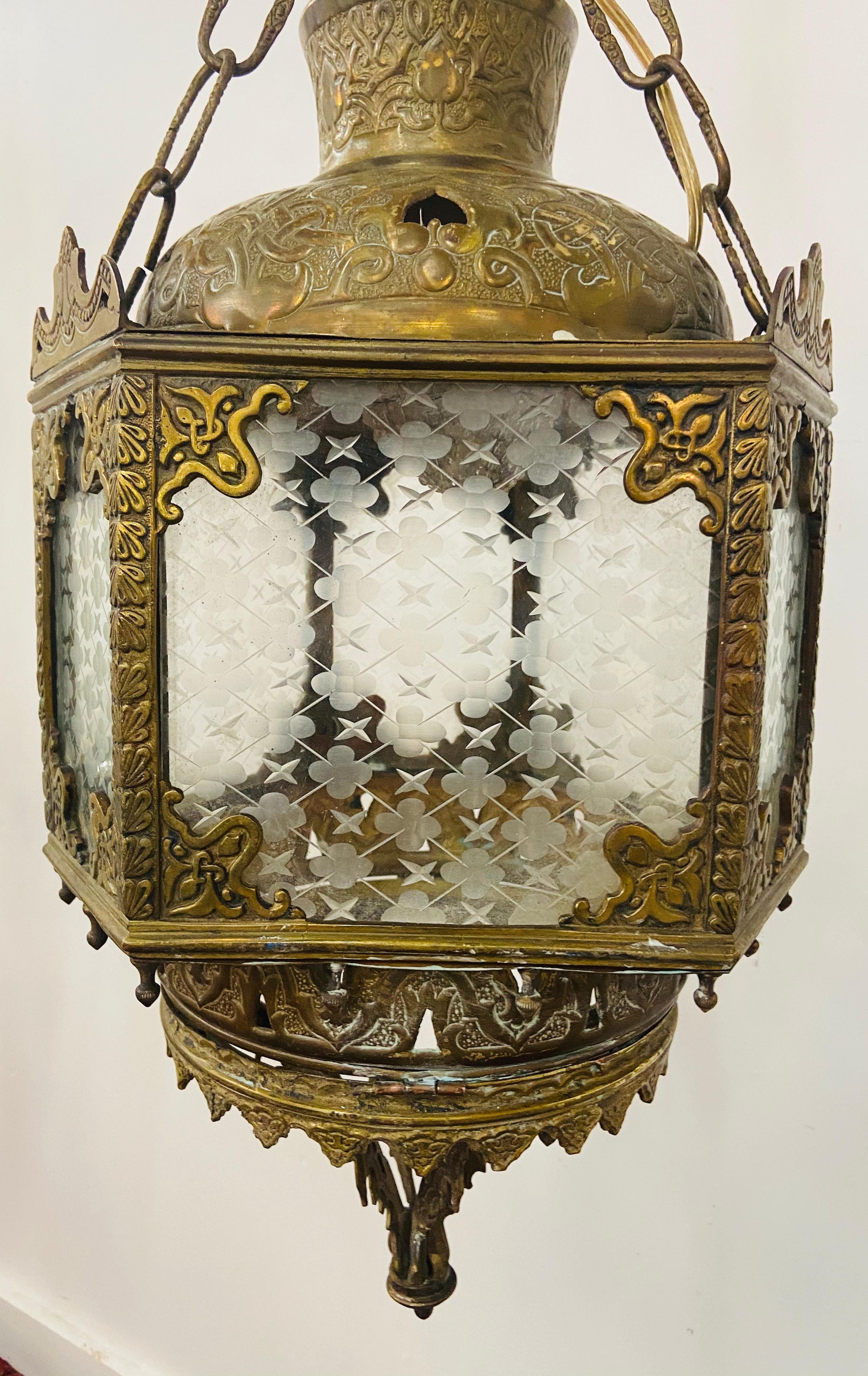 Antique English Gilt Bronze Lantern In Good Condition In Plainview, NY