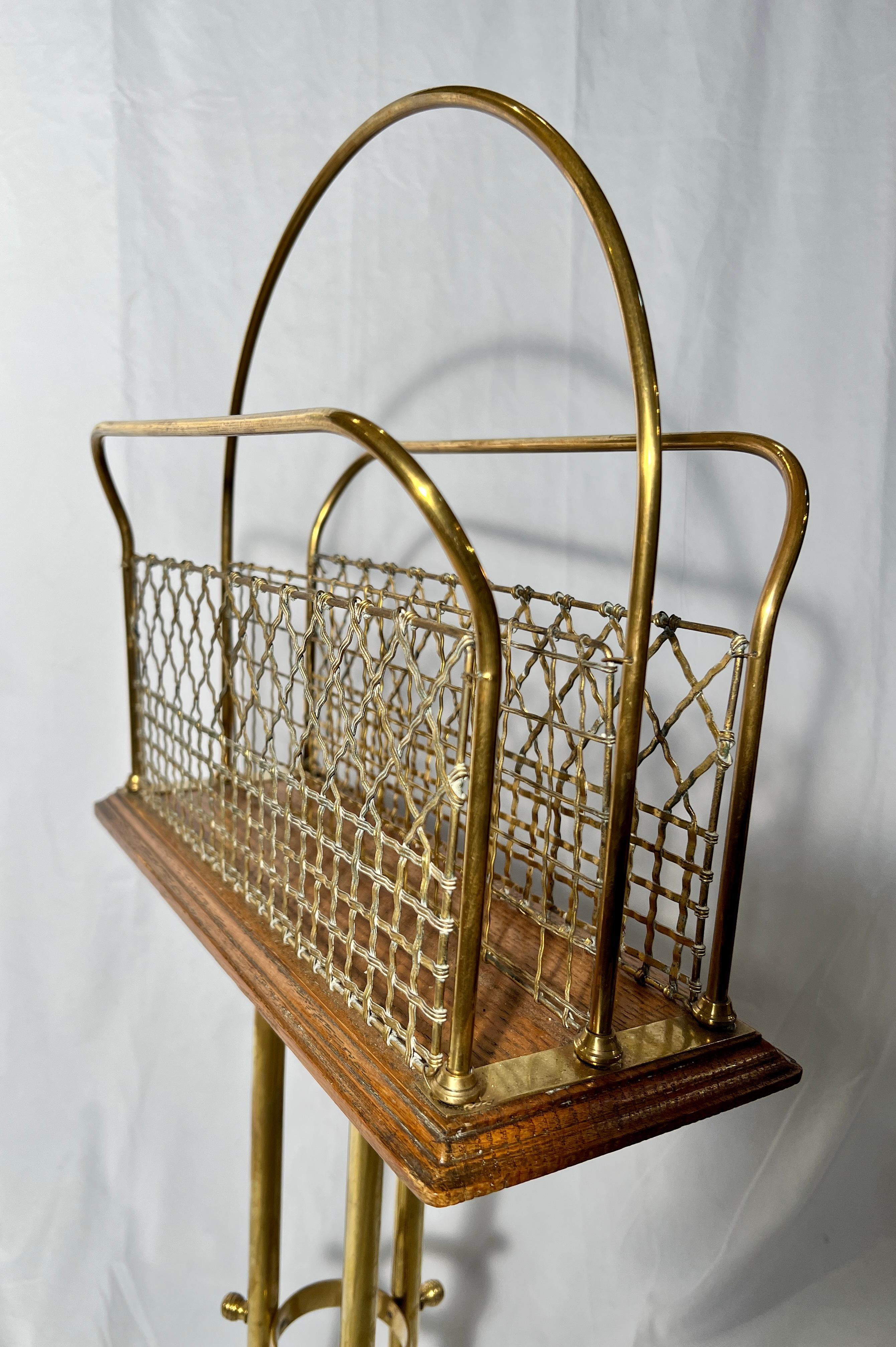 Antique English Golden Oak and Brass Revolving Magazine Stand, circa 1880-1890 In Good Condition For Sale In New Orleans, LA