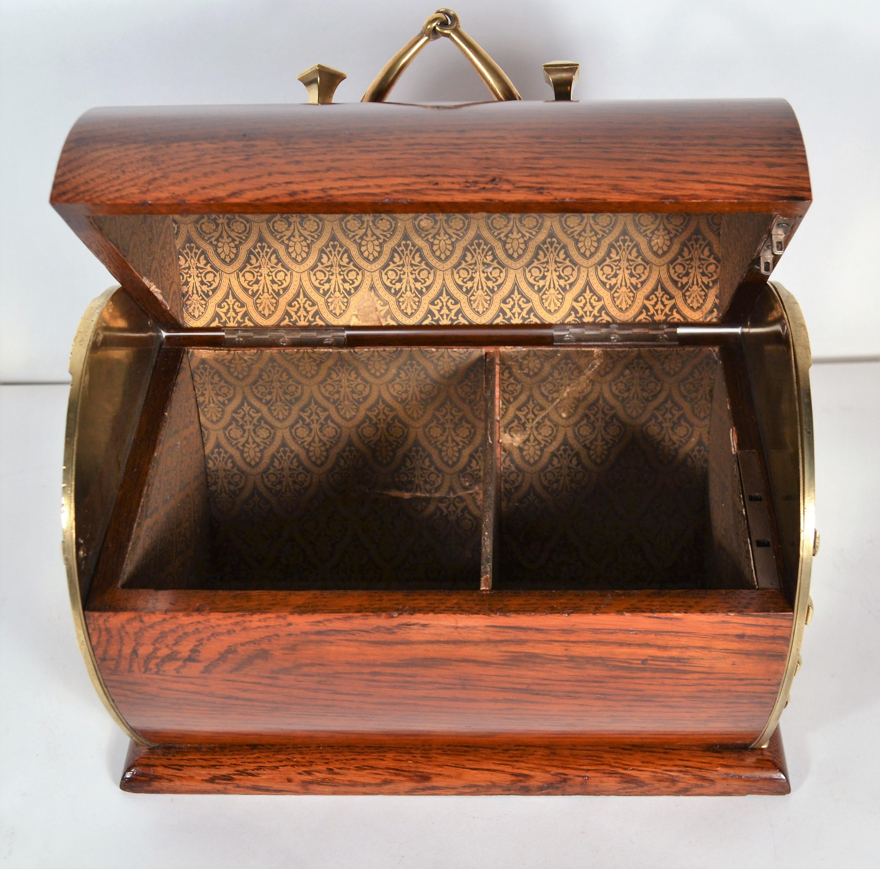 Antique English Golden Oak Horseshoe Box, circa 1880 In Good Condition For Sale In New Orleans, LA