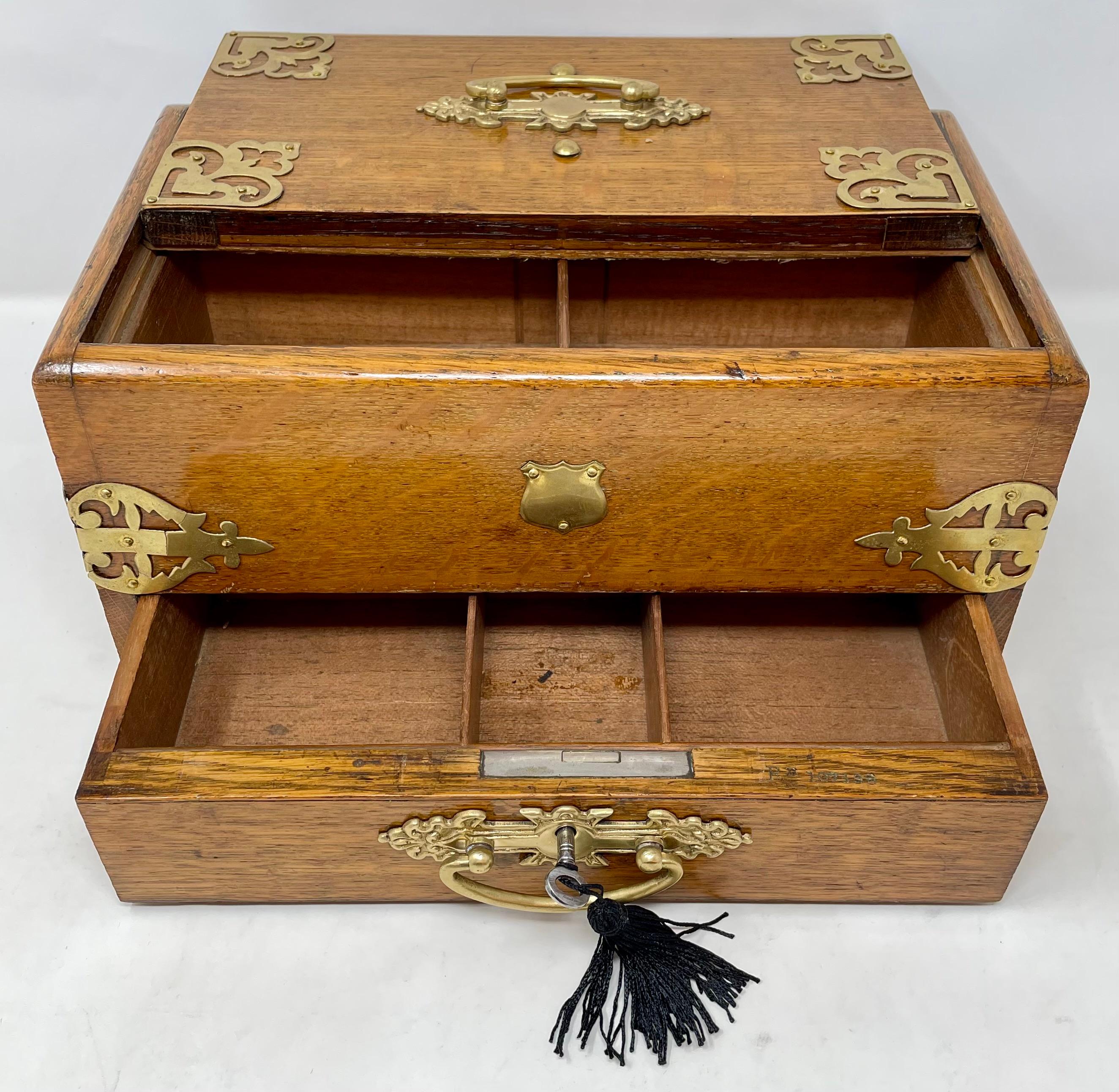 Antique English Golden Oak Mechanical Smoker's Box, Circa 1890's. In Good Condition For Sale In New Orleans, LA