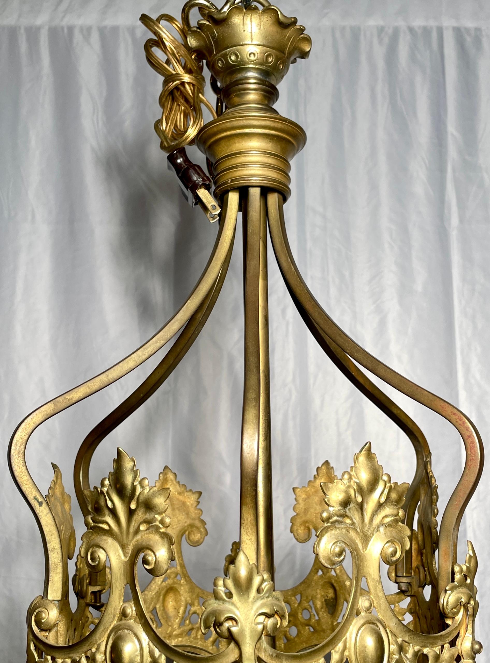 Antique English Gothic Gold Bronze Hall Lantern, Circa 1900. In Good Condition For Sale In New Orleans, LA