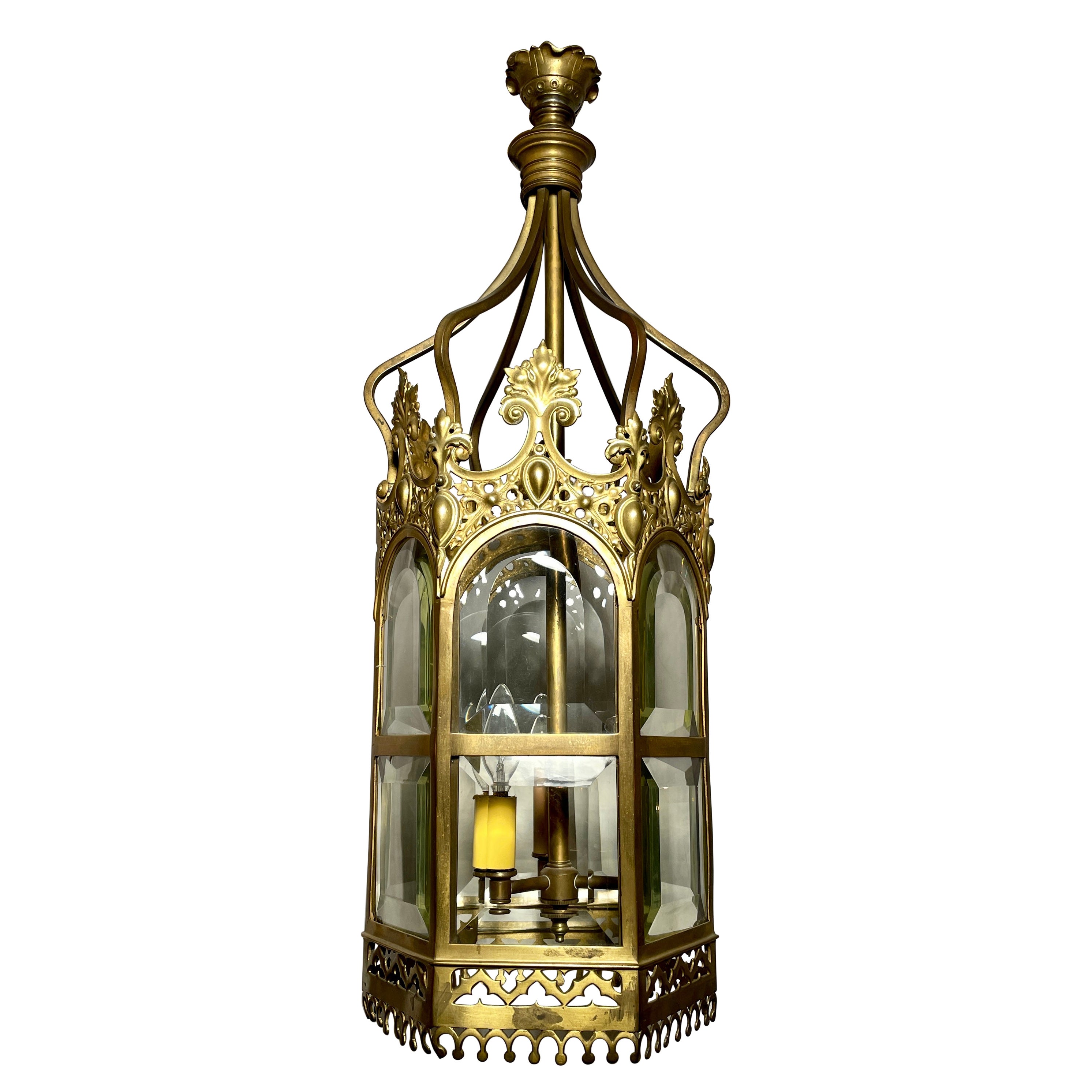 Antike englische gotische Flurlaterne aus Goldbronze, um 1900. im Angebot
