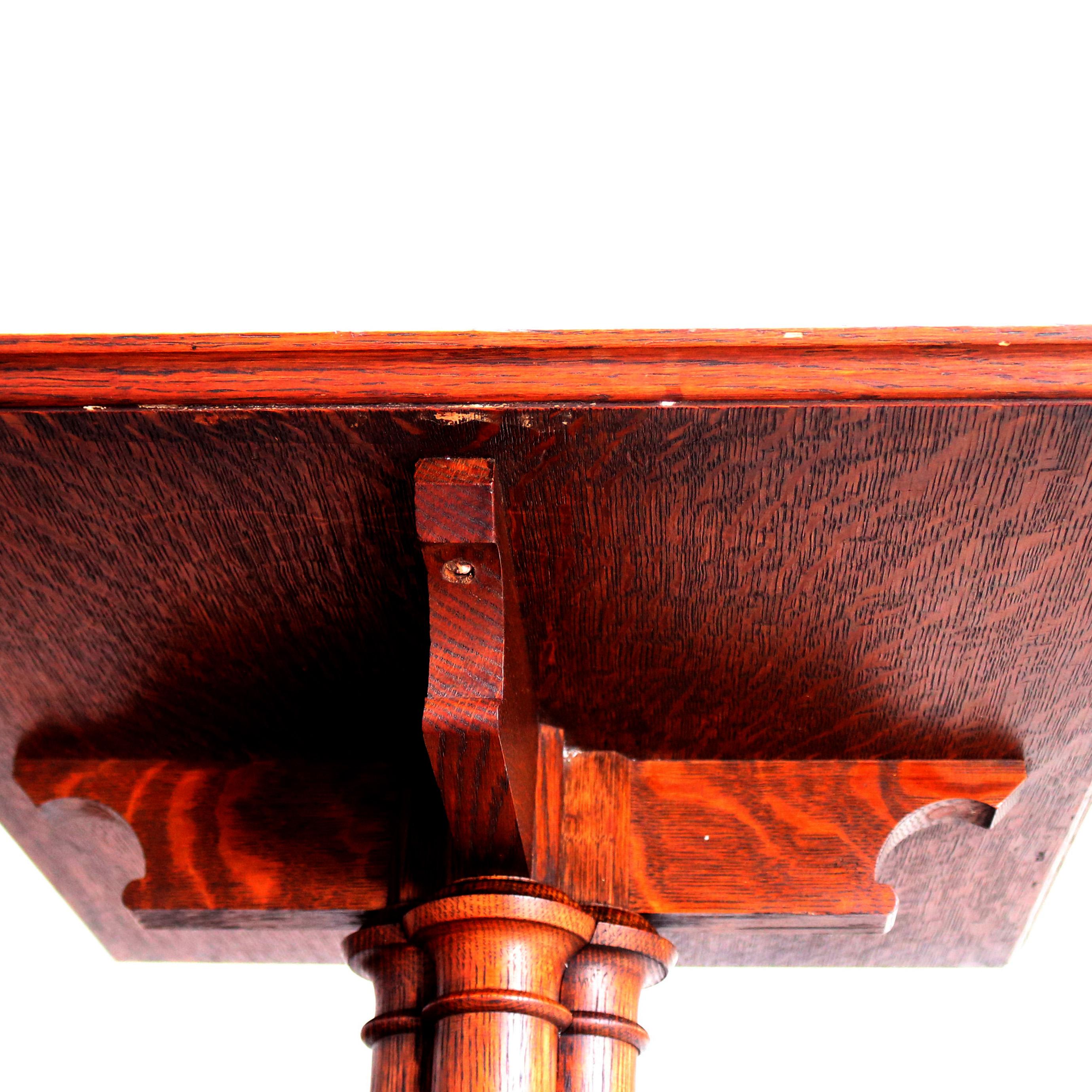 Antique English Gothic Quarter Sawn Oak Cluster Column Side Table, 19th Century 1