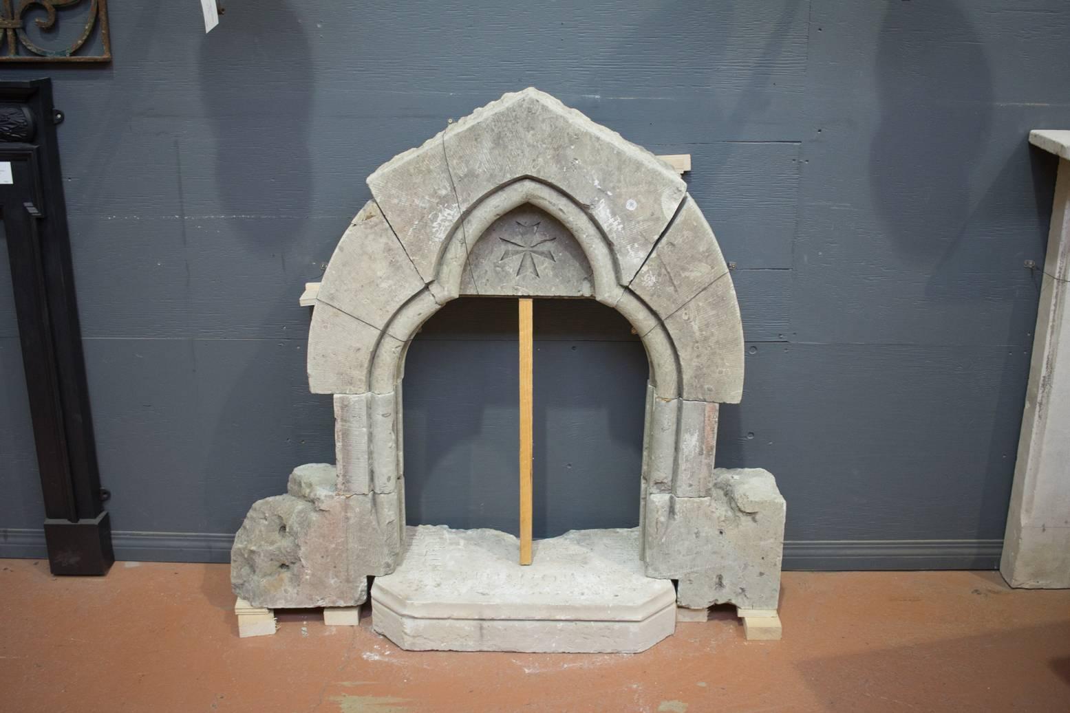 Antique English Gothic stone window with a carved cross in the arch. Could be made into a wonderful fountain or garden feature.

Possibly 18th century.