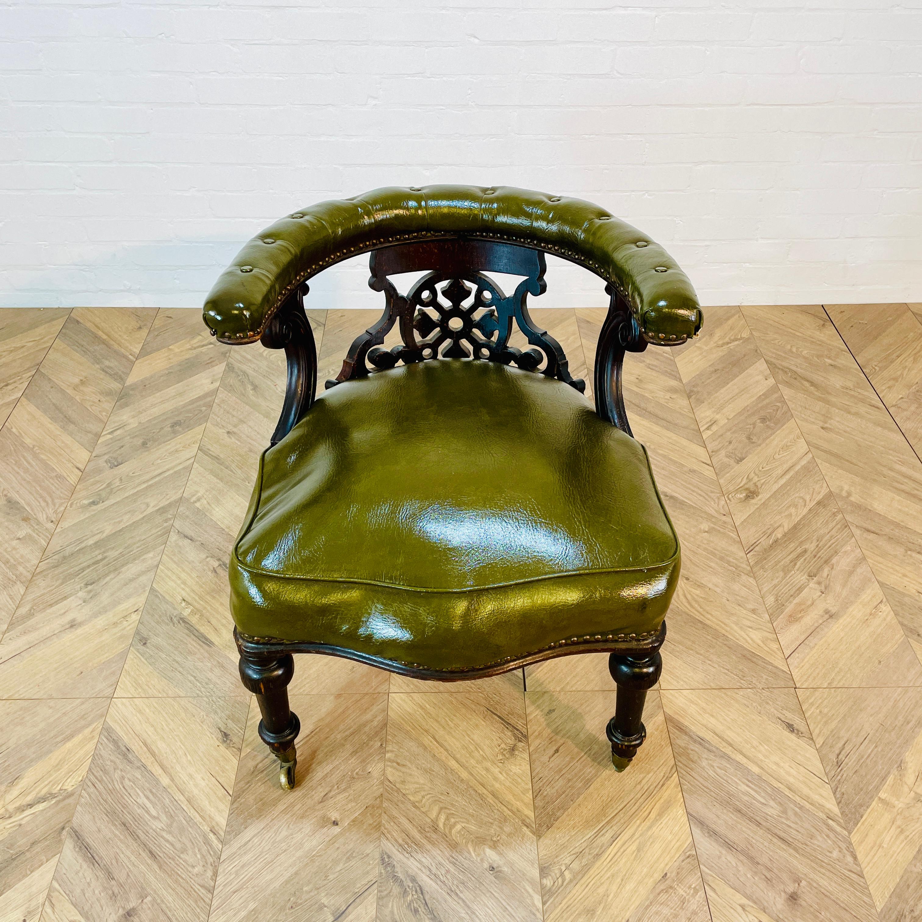 Antique English Green Leather Library Armchair on Castors, 19th Century In Good Condition For Sale In Ely, GB