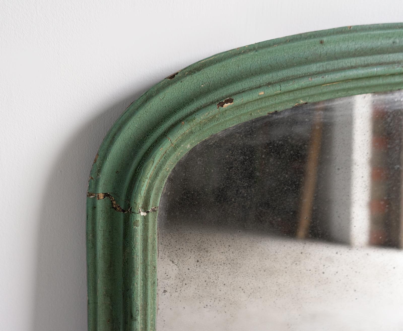 Legno Antique Mirror inglese ad arco dipinto di verde, XIX secolo in vendita