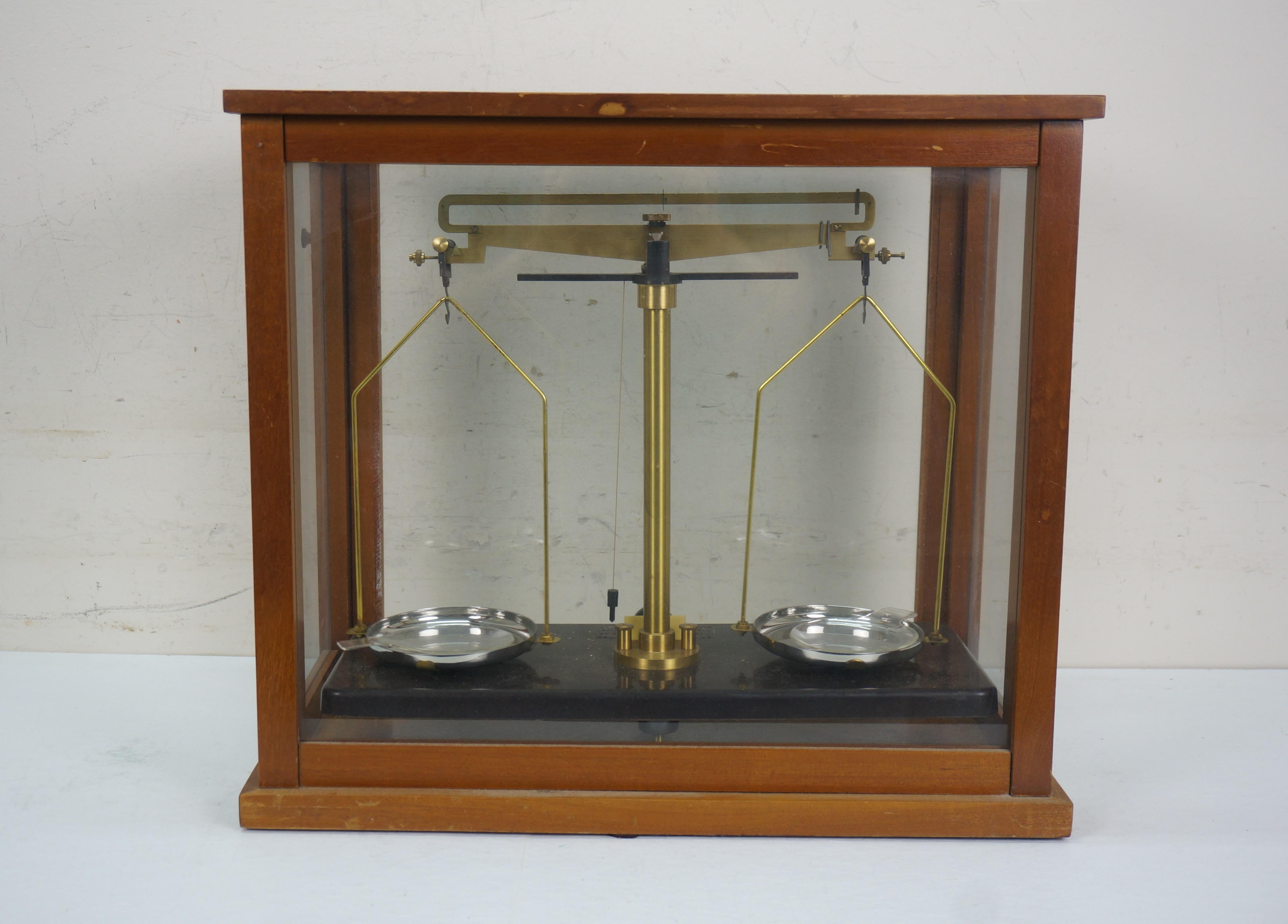 20th Century Antique English Griffin & George Cased Laboratory Pharmacy Balance Scale 18