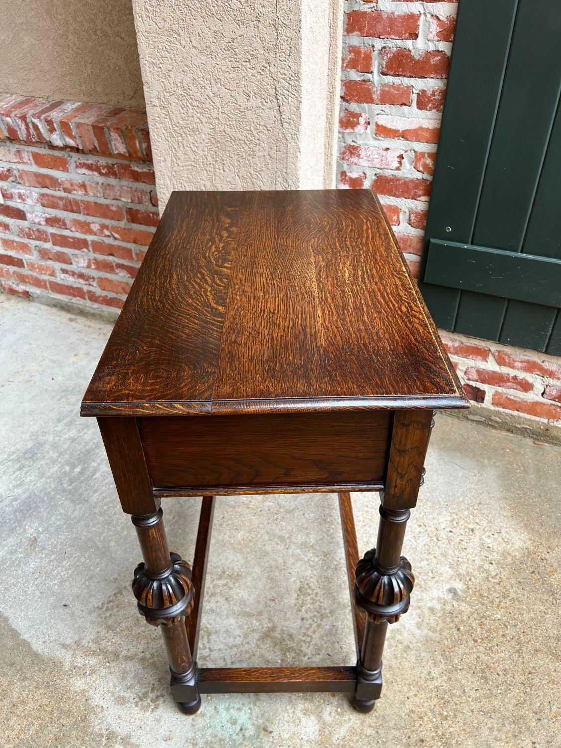 Ancienne table de salon anglaise en chêne sculpté Jacobean c1920 en vente 10