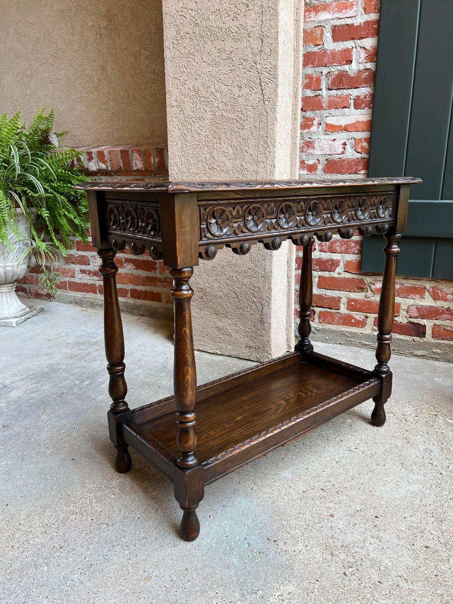 Antique English Hall Sofa Table Petite Carved Oak Library Arts and Crafts style In Good Condition In Shreveport, LA