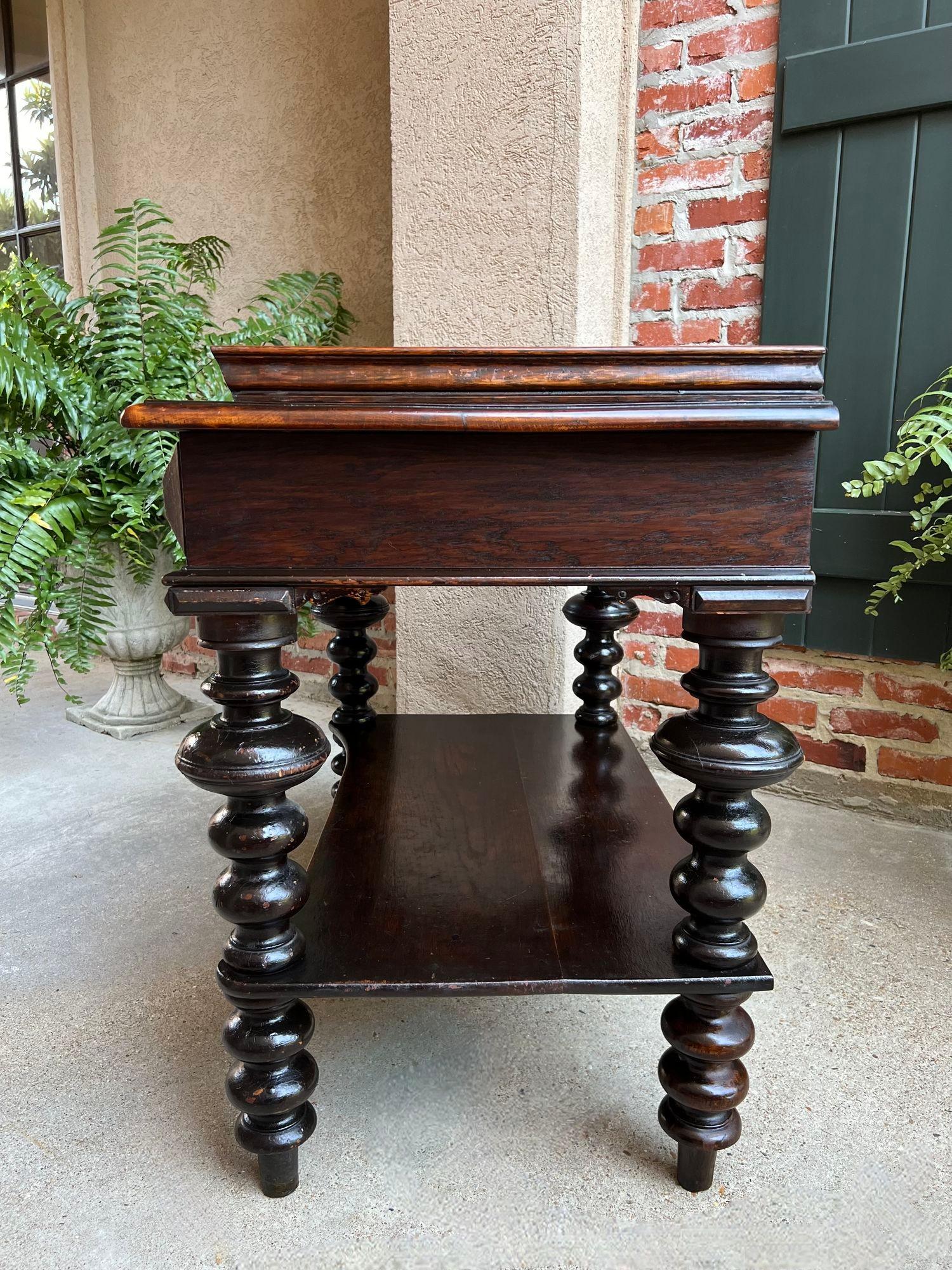 Ancienne table de salon anglaise en chêne sculpté avec pieds bobine, vers 1910 en vente 2