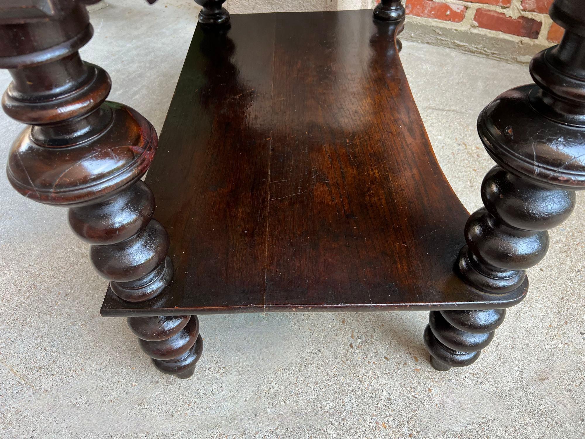 Ancienne table de salon anglaise en chêne sculpté avec pieds bobine, vers 1910 en vente 3