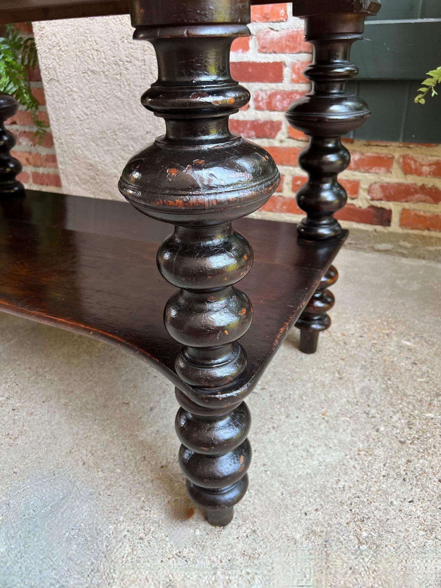 Ancienne table de salon anglaise en chêne sculpté avec pieds bobine, vers 1910 en vente 5