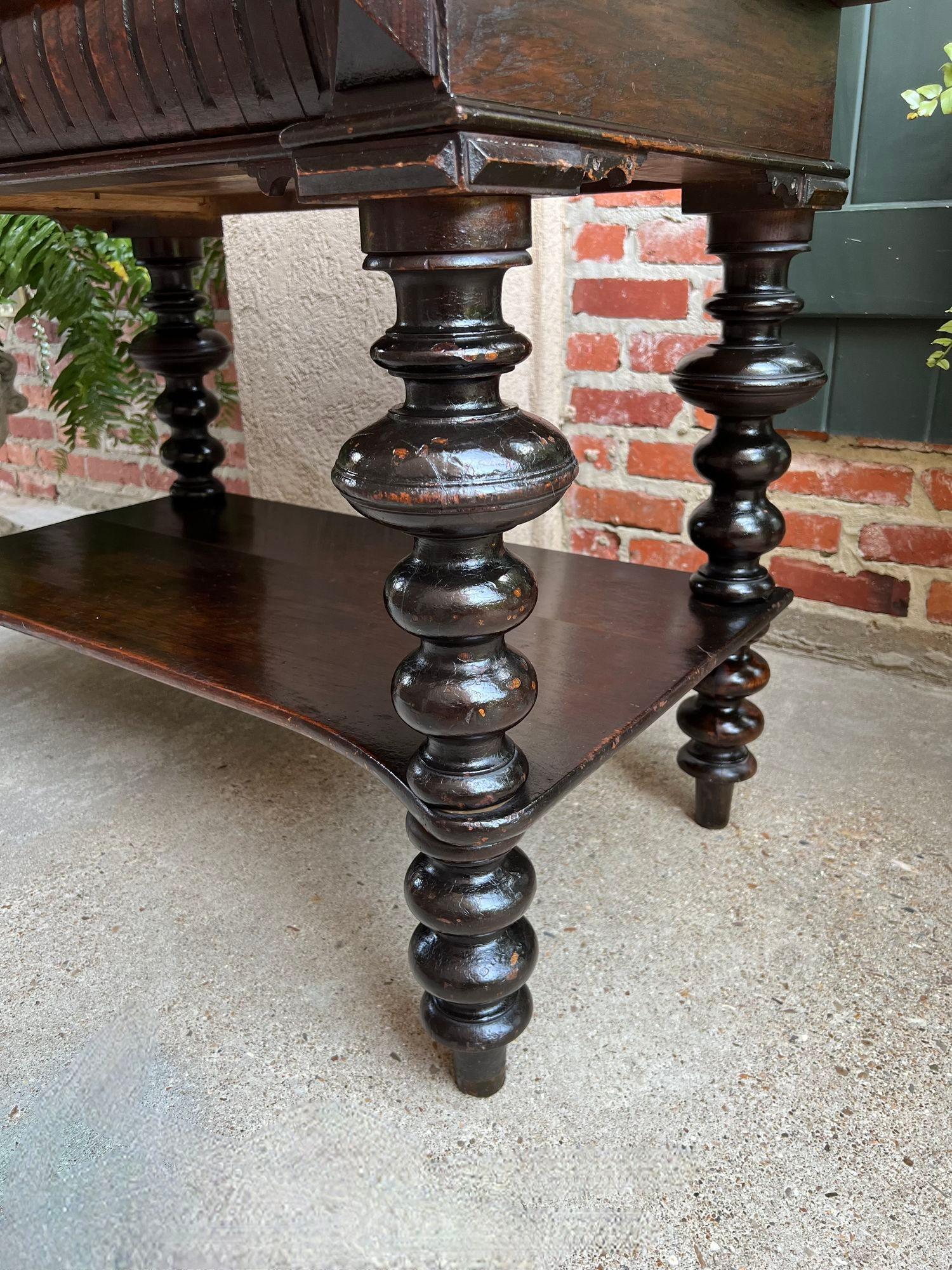 Ancienne table de salon anglaise en chêne sculpté avec pieds bobine, vers 1910 en vente 6