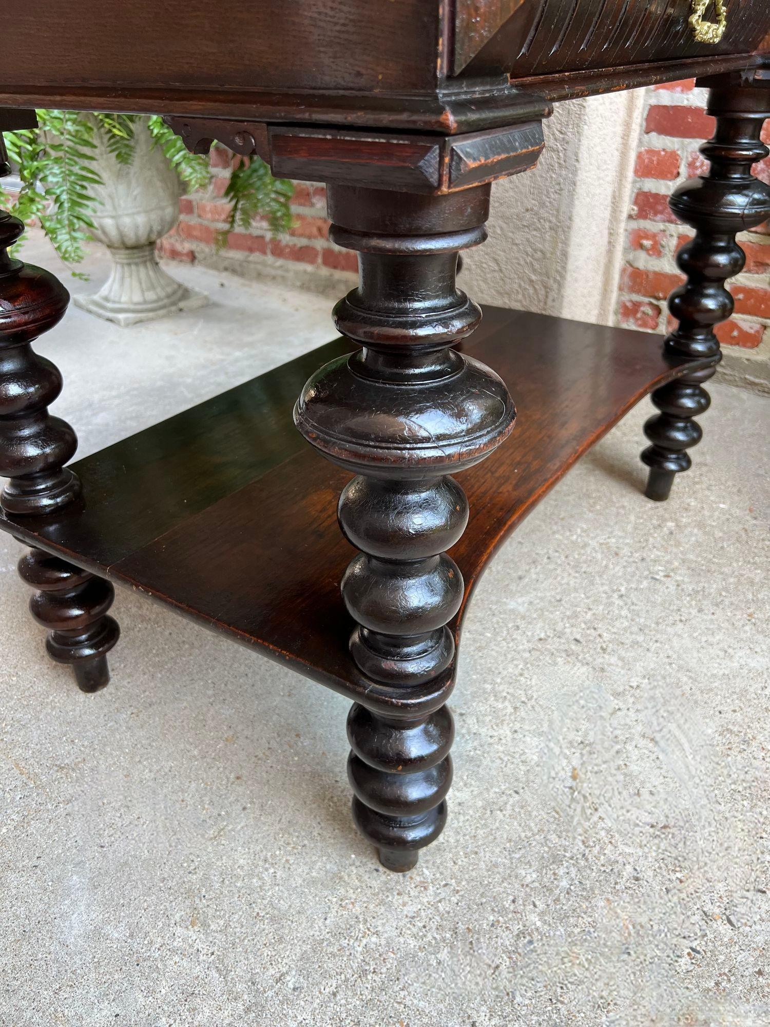 Ancienne table de salon anglaise en chêne sculpté avec pieds bobine, vers 1910 en vente 7