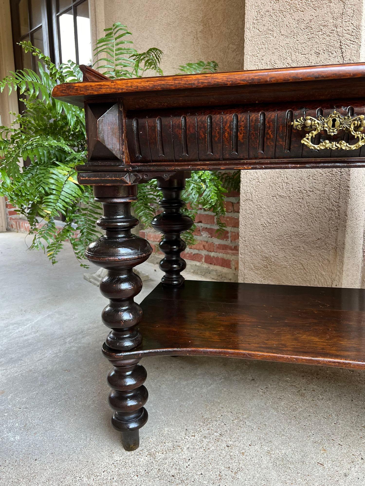 Ancienne table de salon anglaise en chêne sculpté avec pieds bobine, vers 1910 en vente 12