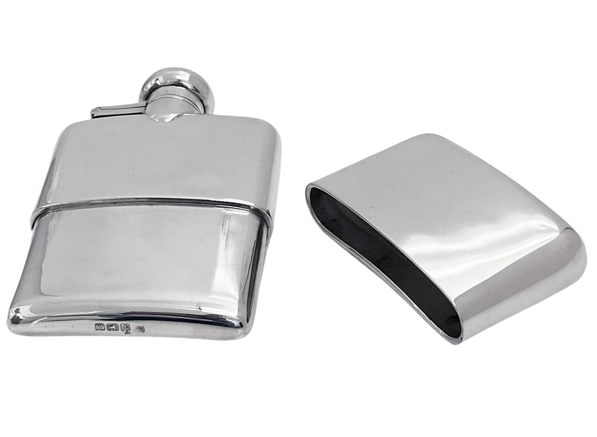 Antique English hallmarked sterling silver hip flask Birmingham 1921 In Good Condition For Sale In Toronto, ON