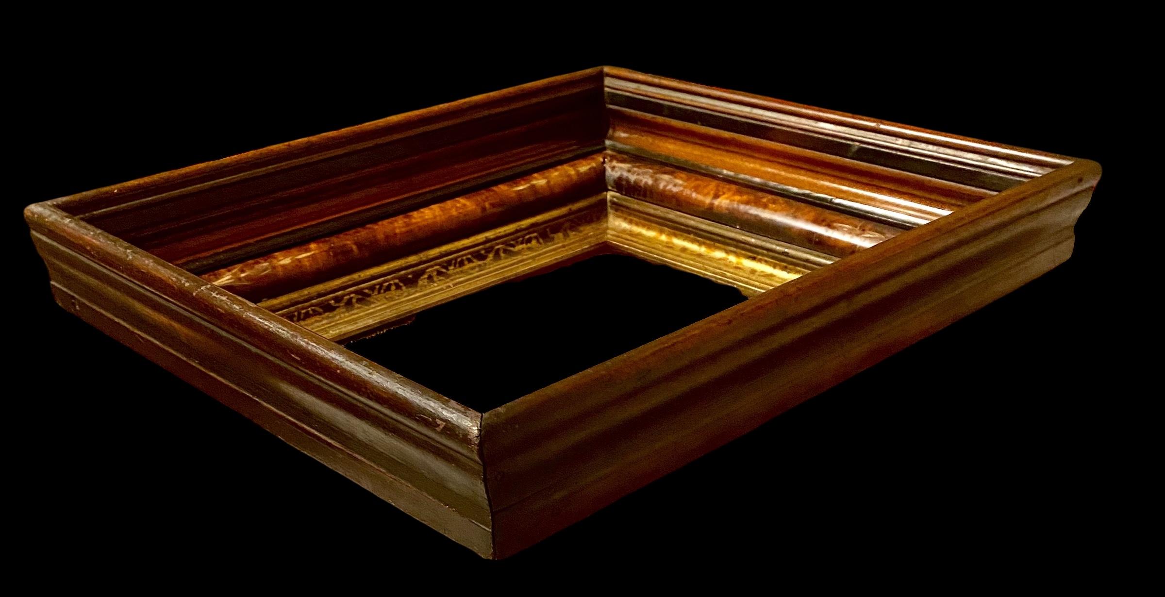 Ébène Ancien cadre mural victorien américain sculpté à la main en bois ronceux, noyer et doré en vente