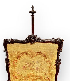 Ancien écran de cheminée anglais ébonisé et sculpté à la main avec point d'aiguille original