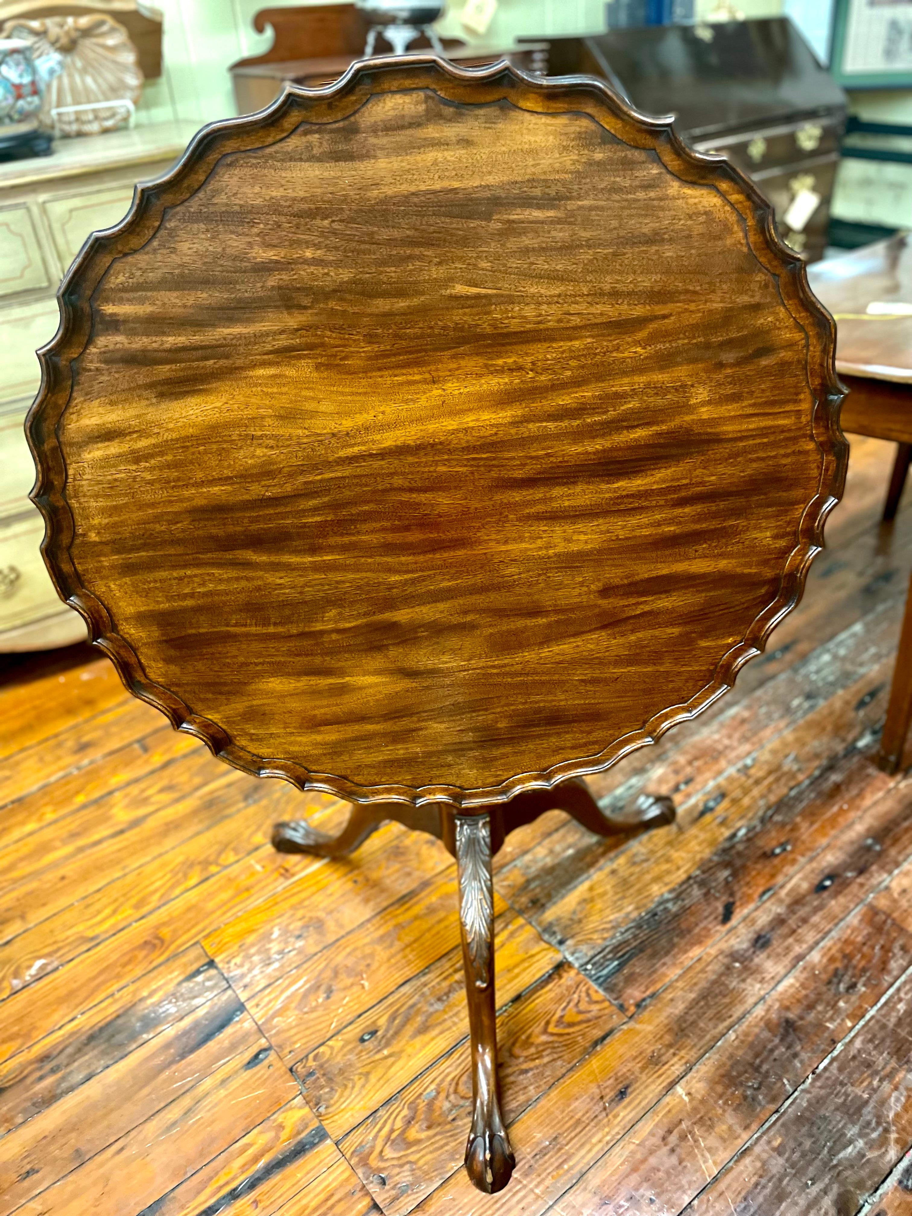 Hand-Carved Antique English Hand Carved Mahogany Chippendale Style Tilt-Top Tea Table