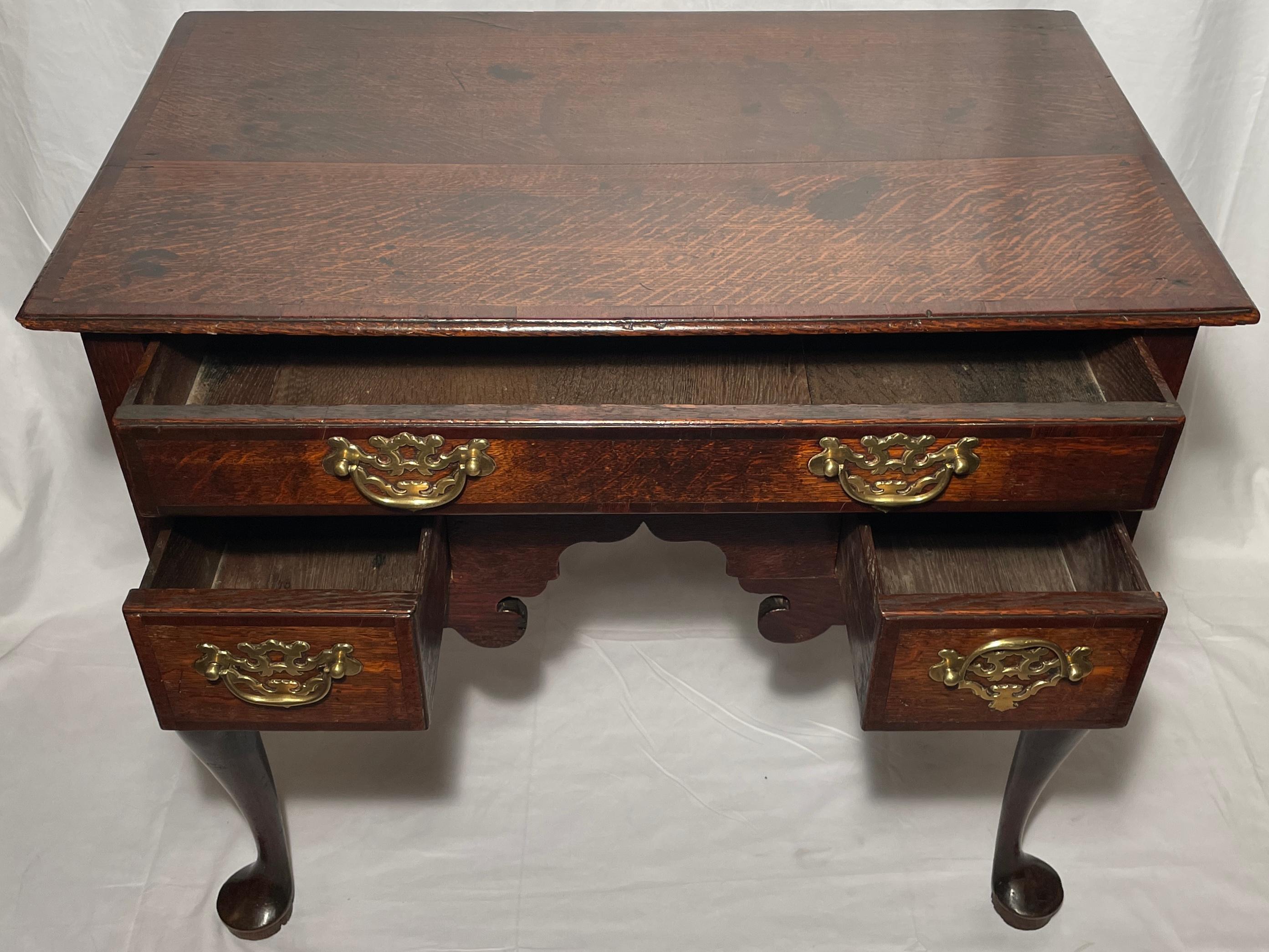 Antique English Hand-Carved Oak Lowboy, Circa 1820. In Good Condition In New Orleans, LA