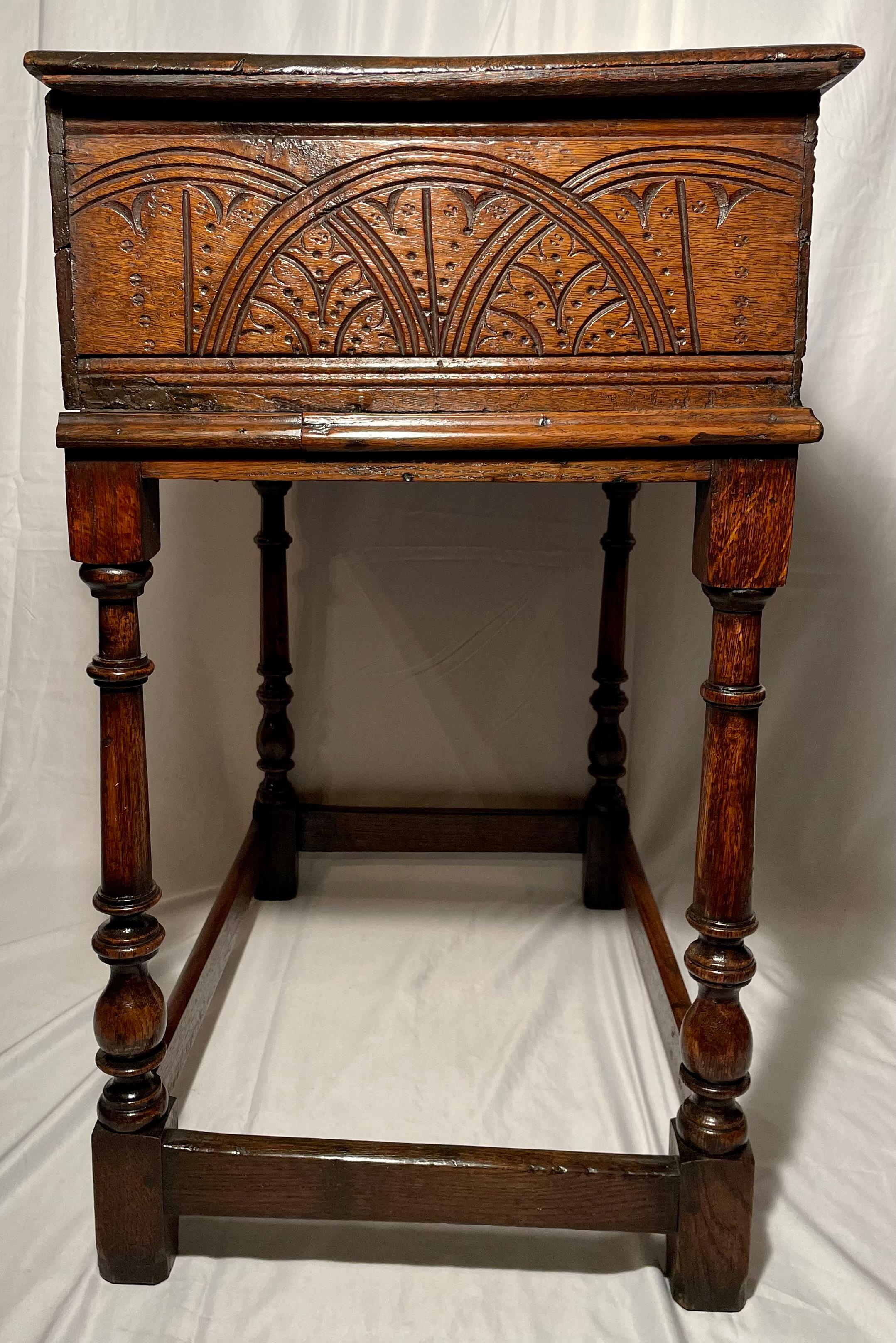 Antique English Hand-Carved Oak Table with Interior Compartment, Circa 1840 In Good Condition For Sale In New Orleans, LA