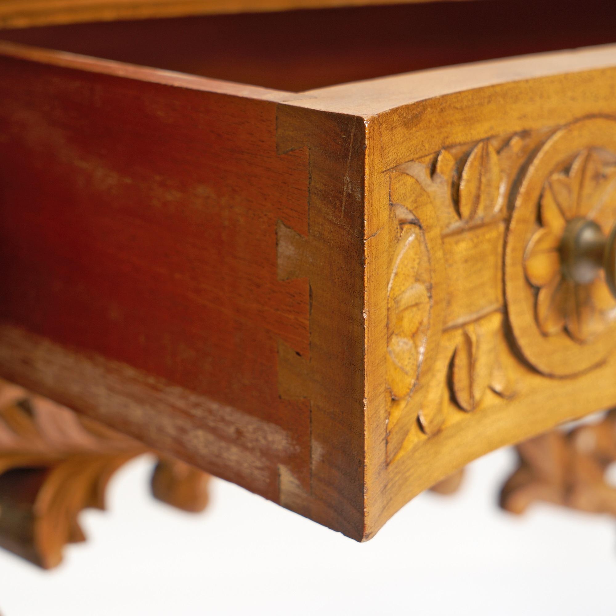 Début du XIXe siècle Ancienne table console continentale anglaise en chêne sculptée à la main et plateau en marbre en vente