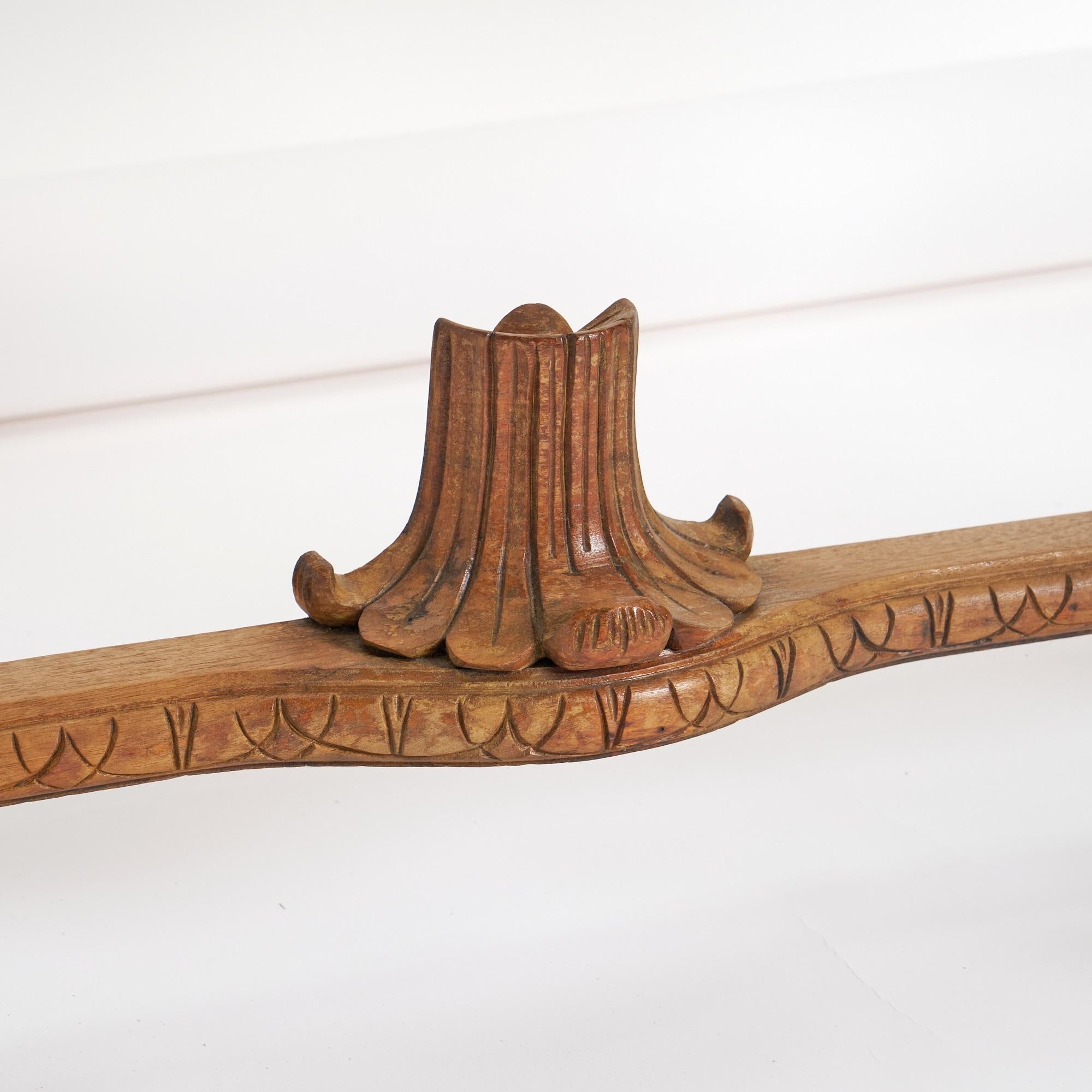 Ancienne table console continentale anglaise en chêne sculptée à la main et plateau en marbre en vente 1