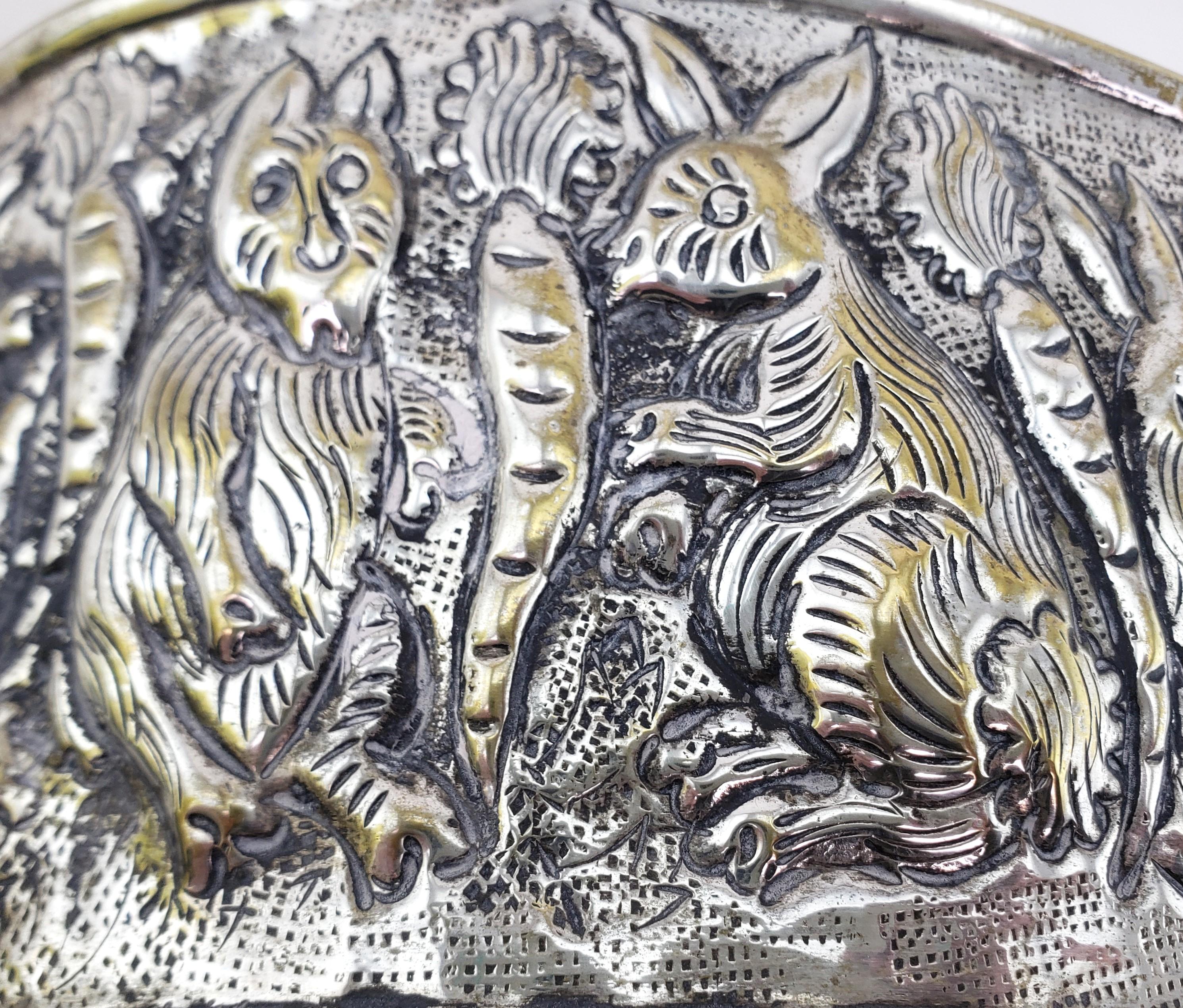 Antikes englisches handgefertigtes Pflanzgefäß aus versilbertem Messing mit skurrilen Kaninchen im Angebot 5