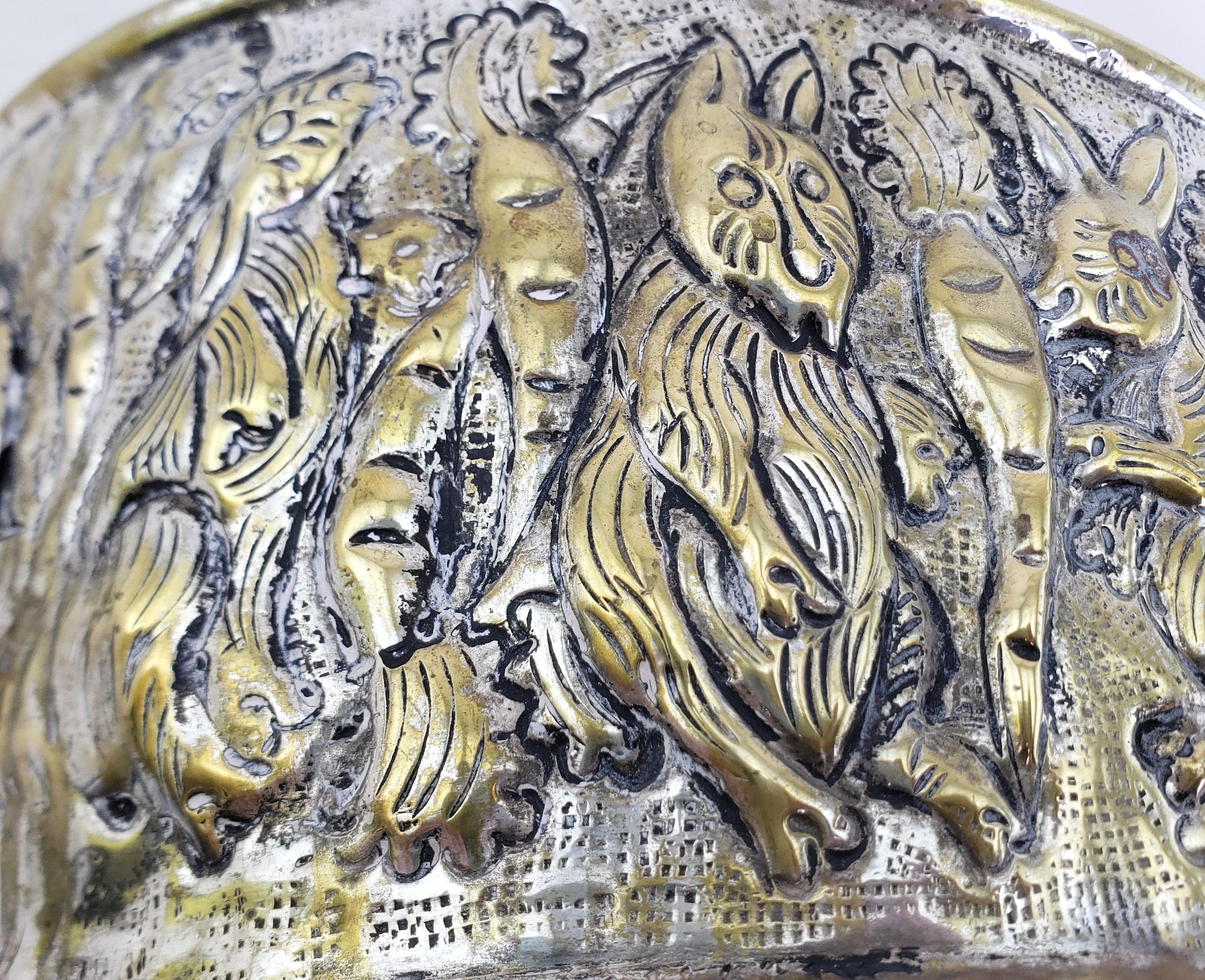 Antikes englisches handgefertigtes Pflanzgefäß aus versilbertem Messing mit skurrilen Kaninchen im Angebot 8