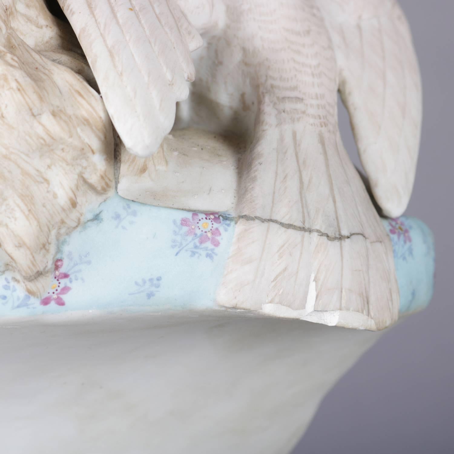 Ancien buste portrait anglais en porcelaine biscuit de Chelsea, peint à la main et doré 2