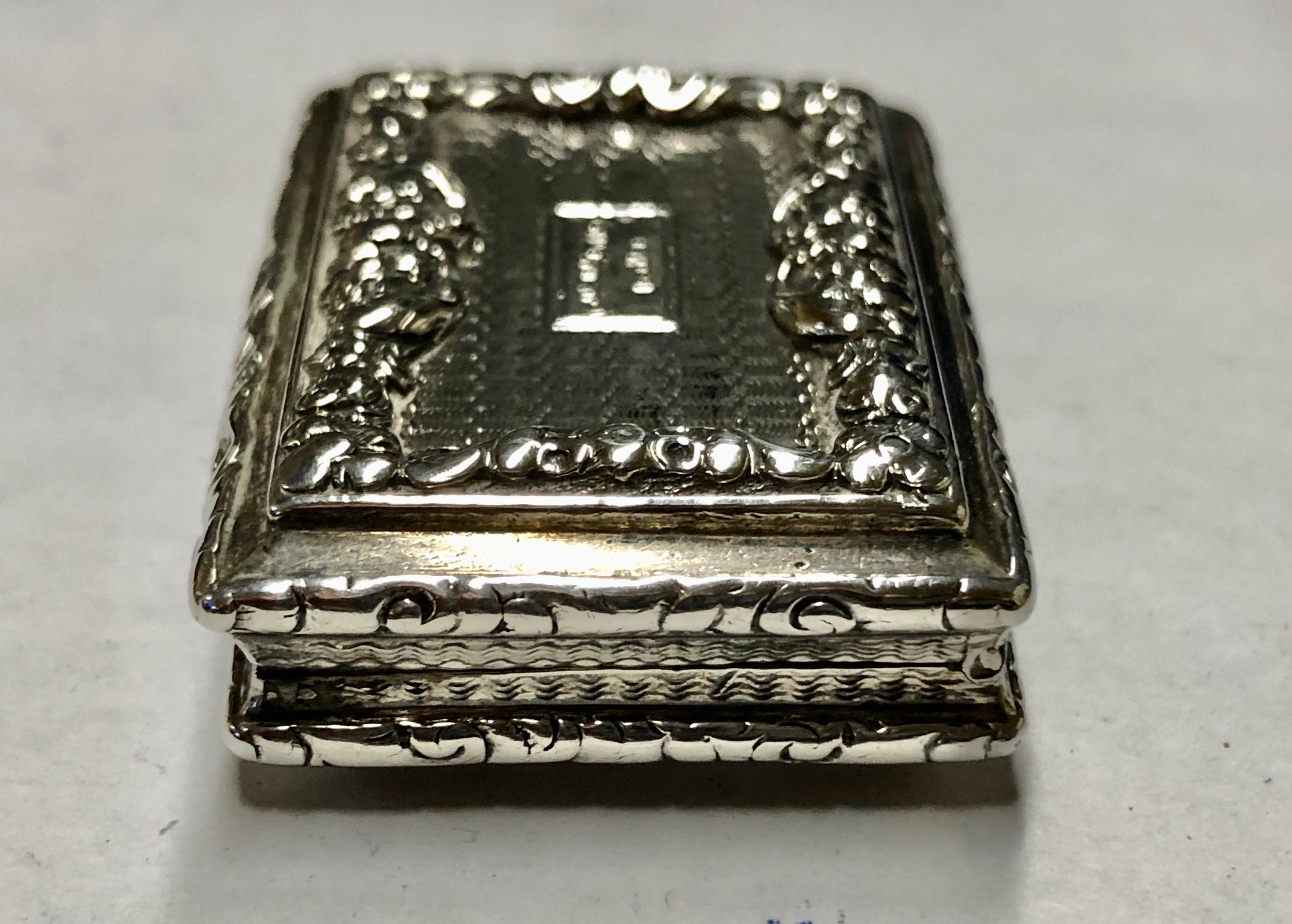 Antique English Hand Pierced and Engraved Sterling Vinaigrette, Nathaniel Mills In Good Condition For Sale In Charleston, SC