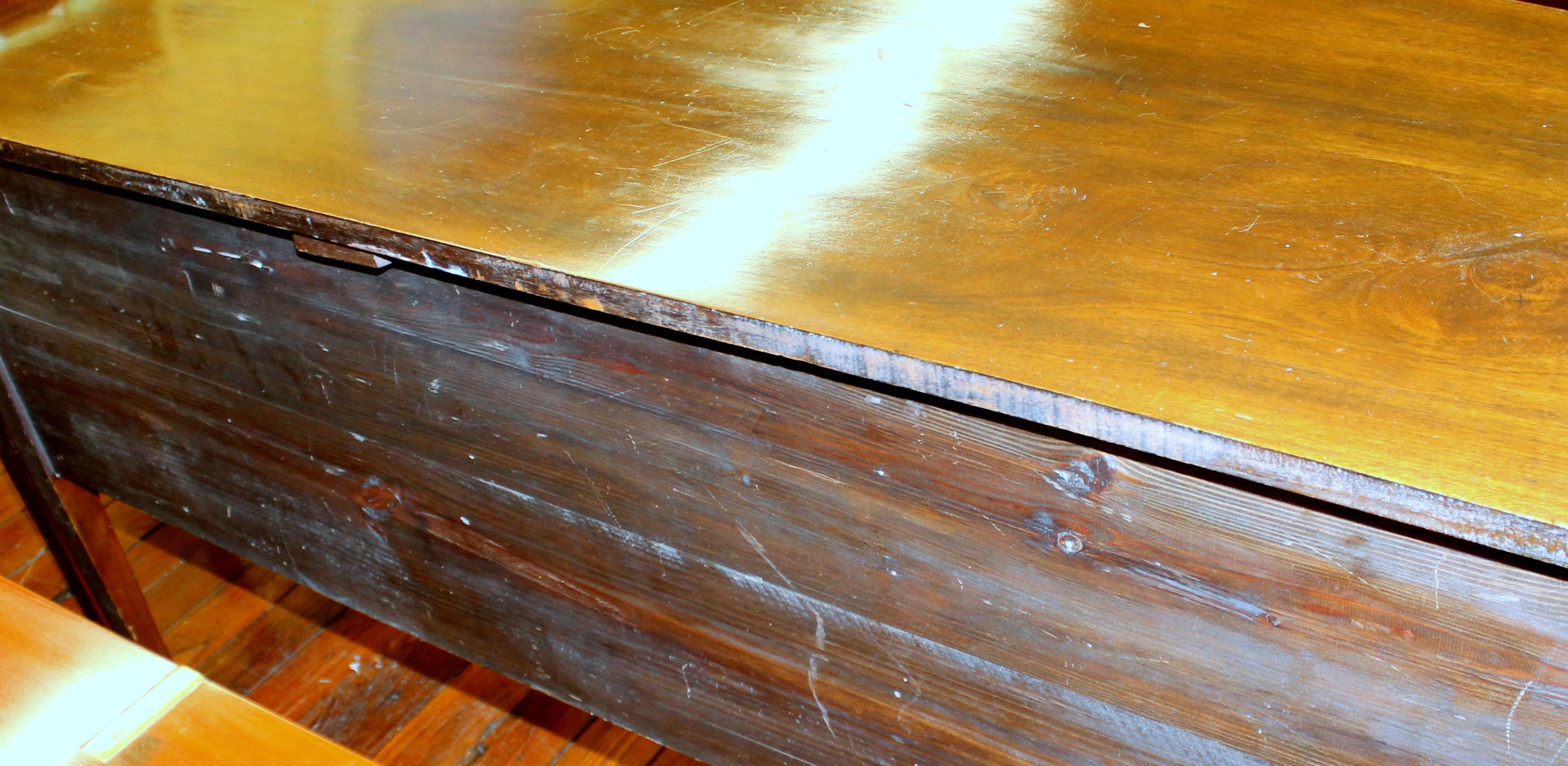 Englisches handgeschnitztes Sideboard aus gemasertem Mahagoni mit Bogenfront im Hepplewhite-Stil im Angebot 5